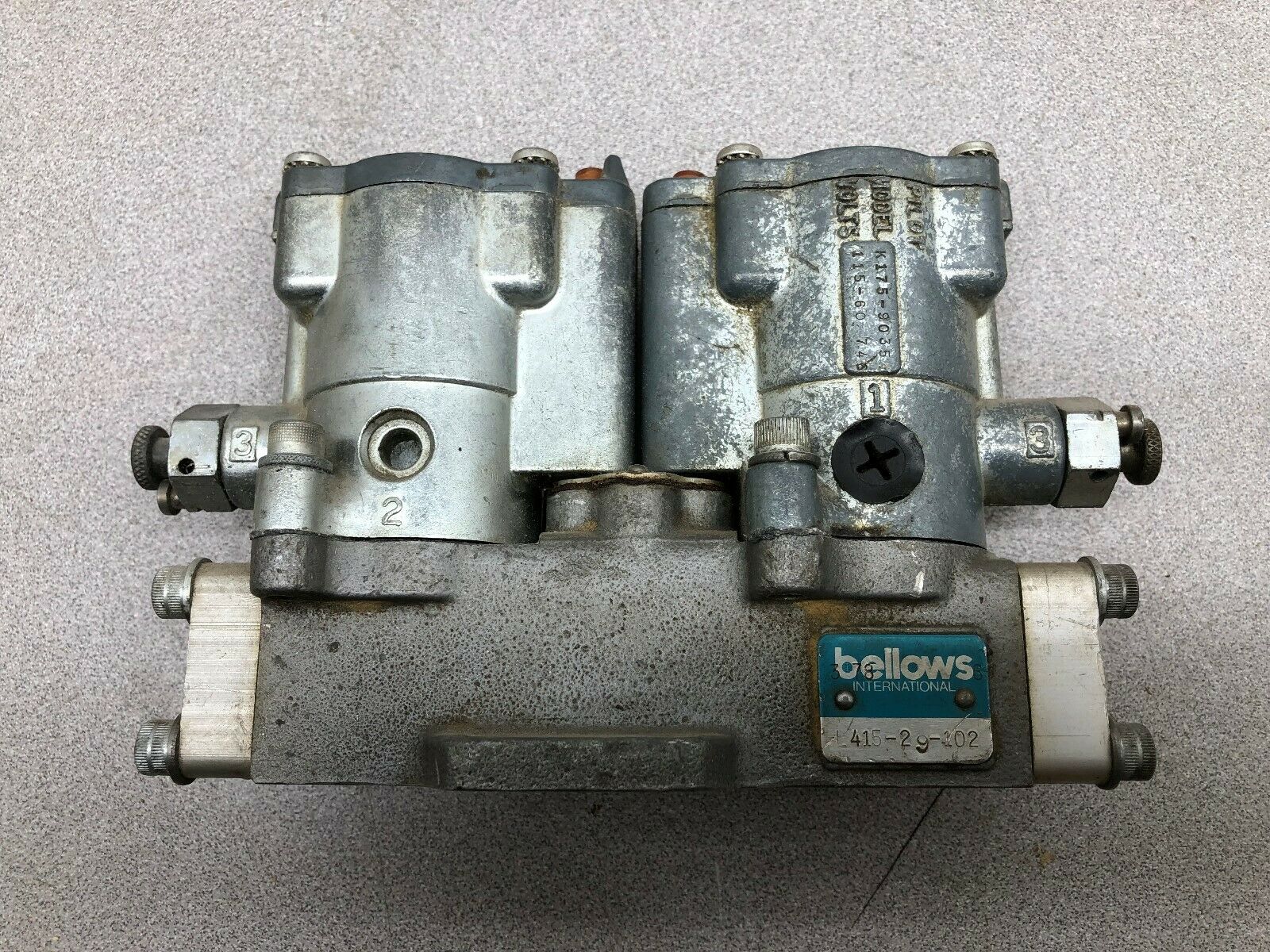 USED SCHRADER BELLOWS 115 VAC COIL PNEUMATIC SOLENOID VALVE 415-29-102