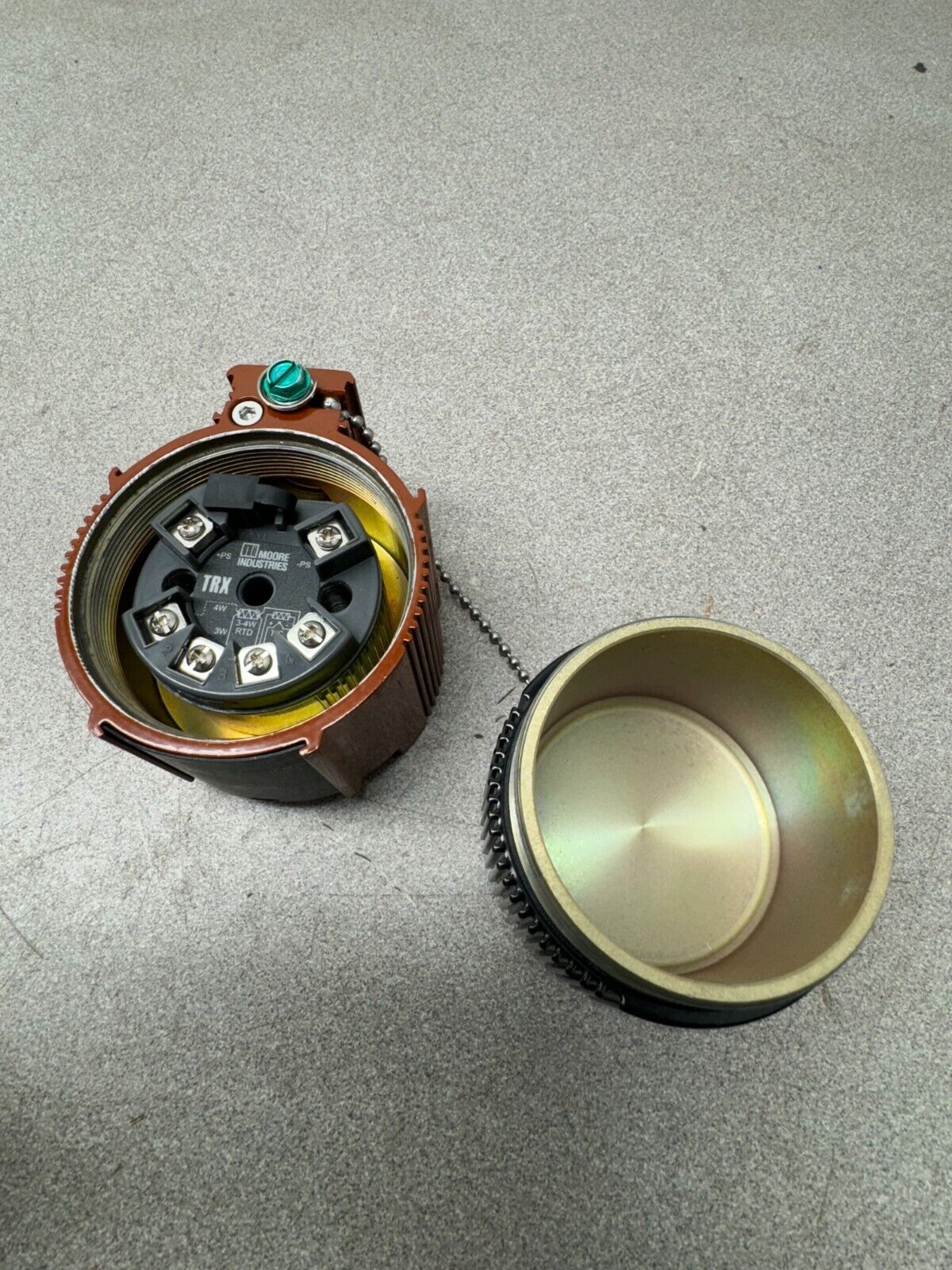 NEW NO BOX MOORE M11HPP IN LH2 ENCLOSURE TRX/CL12/D38/S316/-PT1C4-.5NPT(H)