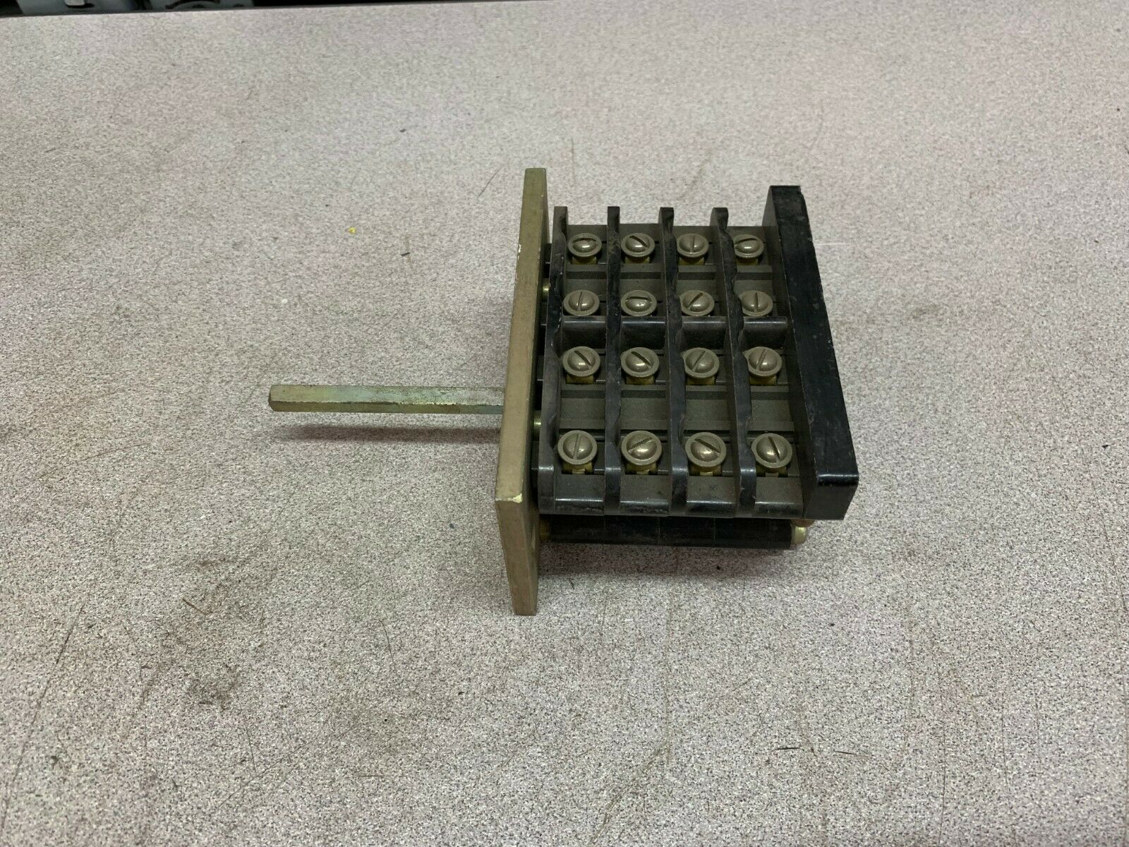 USED GENERAL ELECTRIC AUXILIARY SWITCH TYPE SB-12 415A489 G1