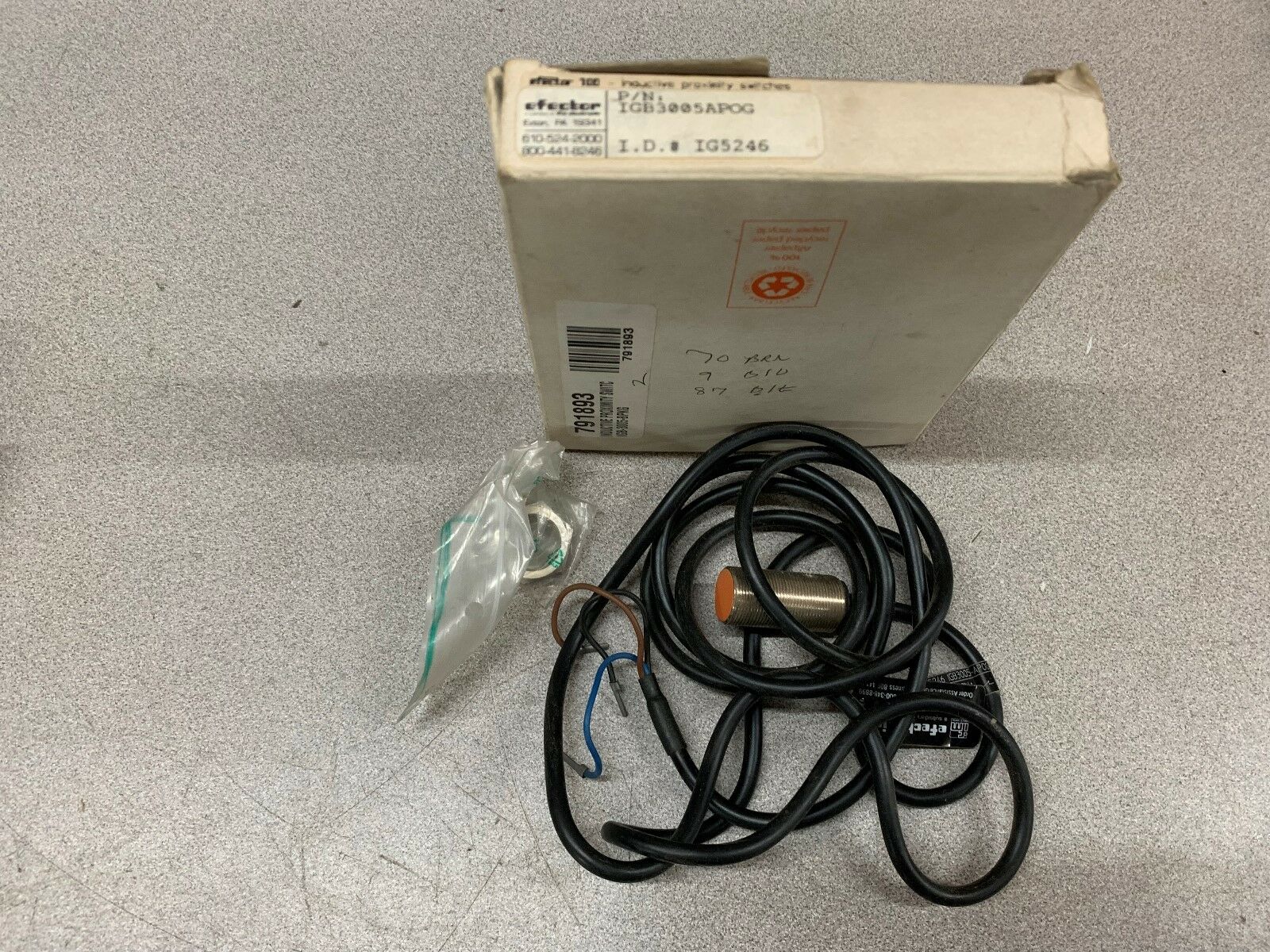 NEW IN BOX EFECTOR SWITCH IGB3005APOG