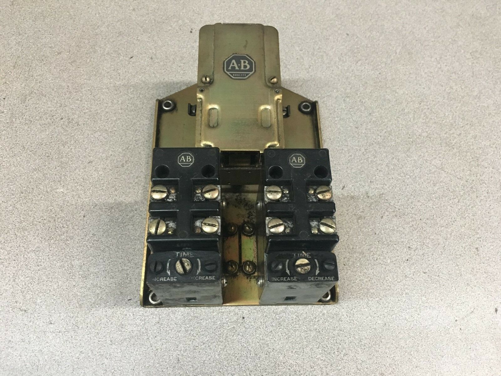 NEW NO BOX ALLEN-BRADLEY PNEUMATIC TIMING RELAY 849-ZOD122 SERIES B