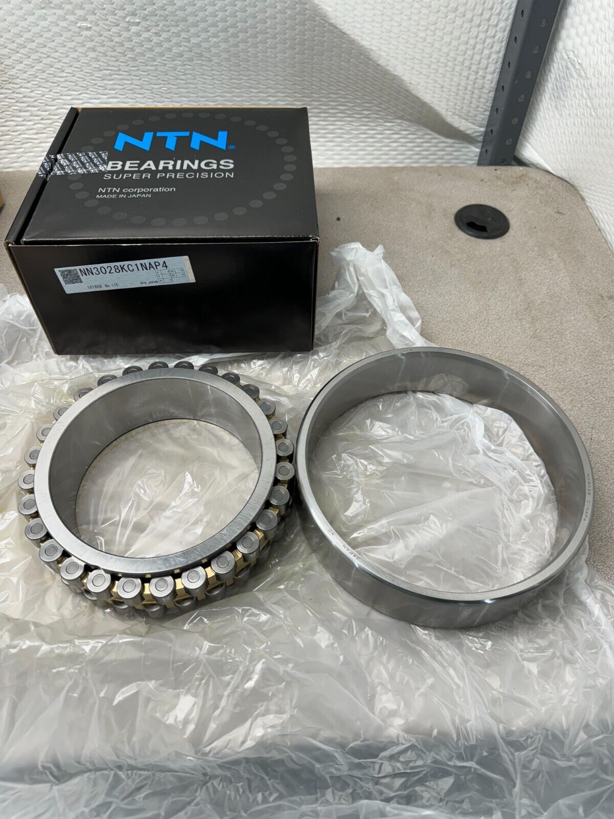 NEW IN BOX NTN ROLLER BEARING NN3028KC1NAP4