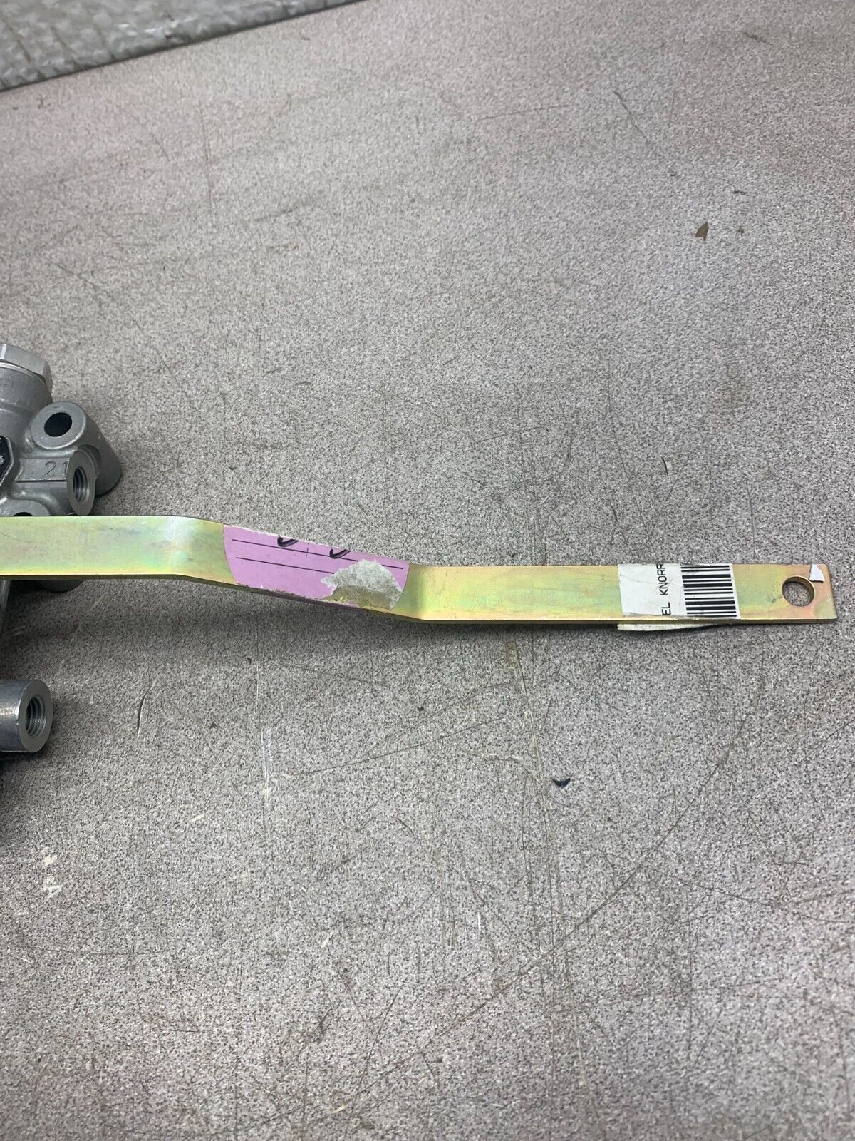 NEW NO BOX KNORR-BREMSE PART SV1385 VALVE II 17815