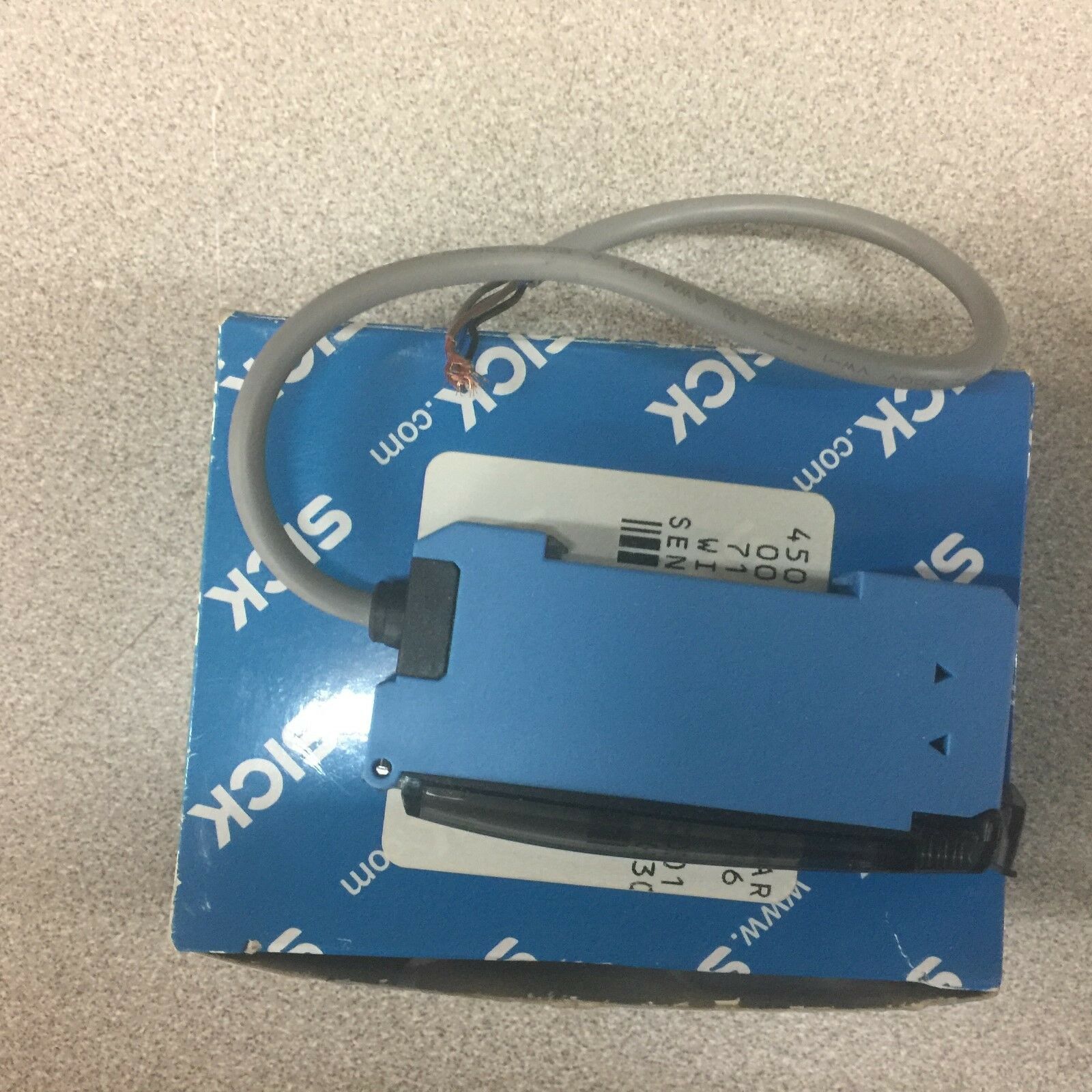 NEW IN BOX SICK SENSOR WLL170T-2P132 6 033 948