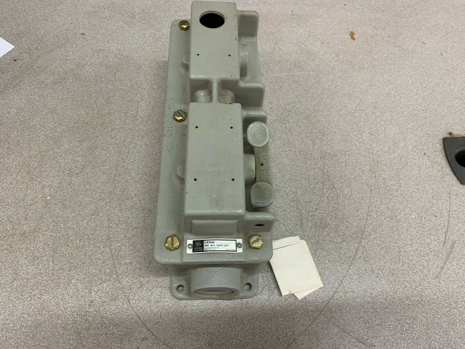 NEW NO BOX GENERAL ELECTRIC PUSH BUTTON ENCLOSURE SWITCH CR2940AJ203E