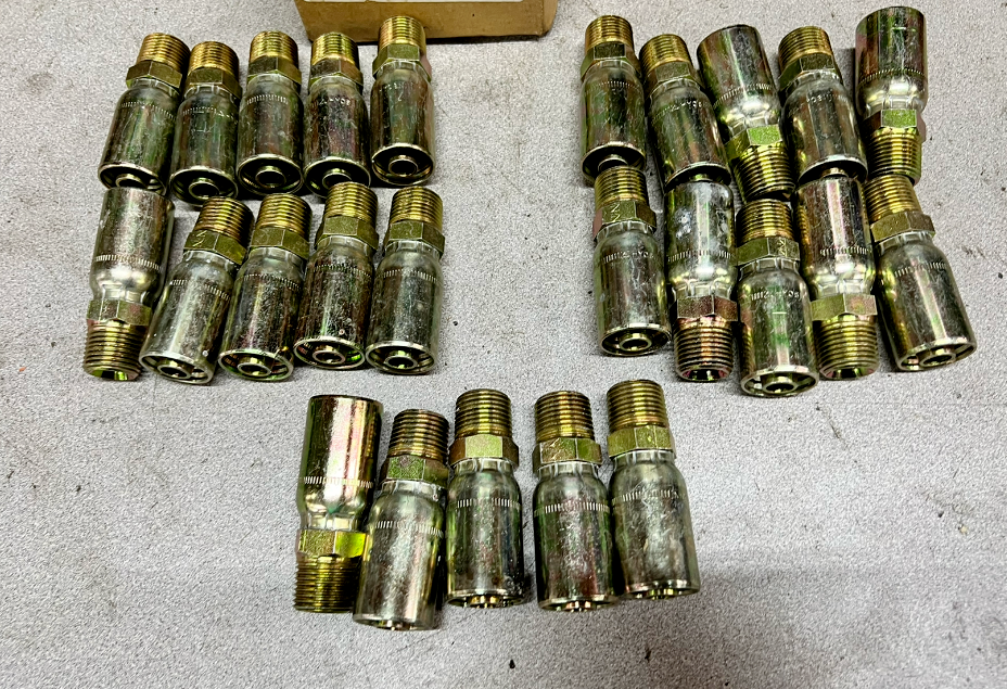 BOX OF 25 NEW IN BOX DAYCO FITTING HY08-08MP