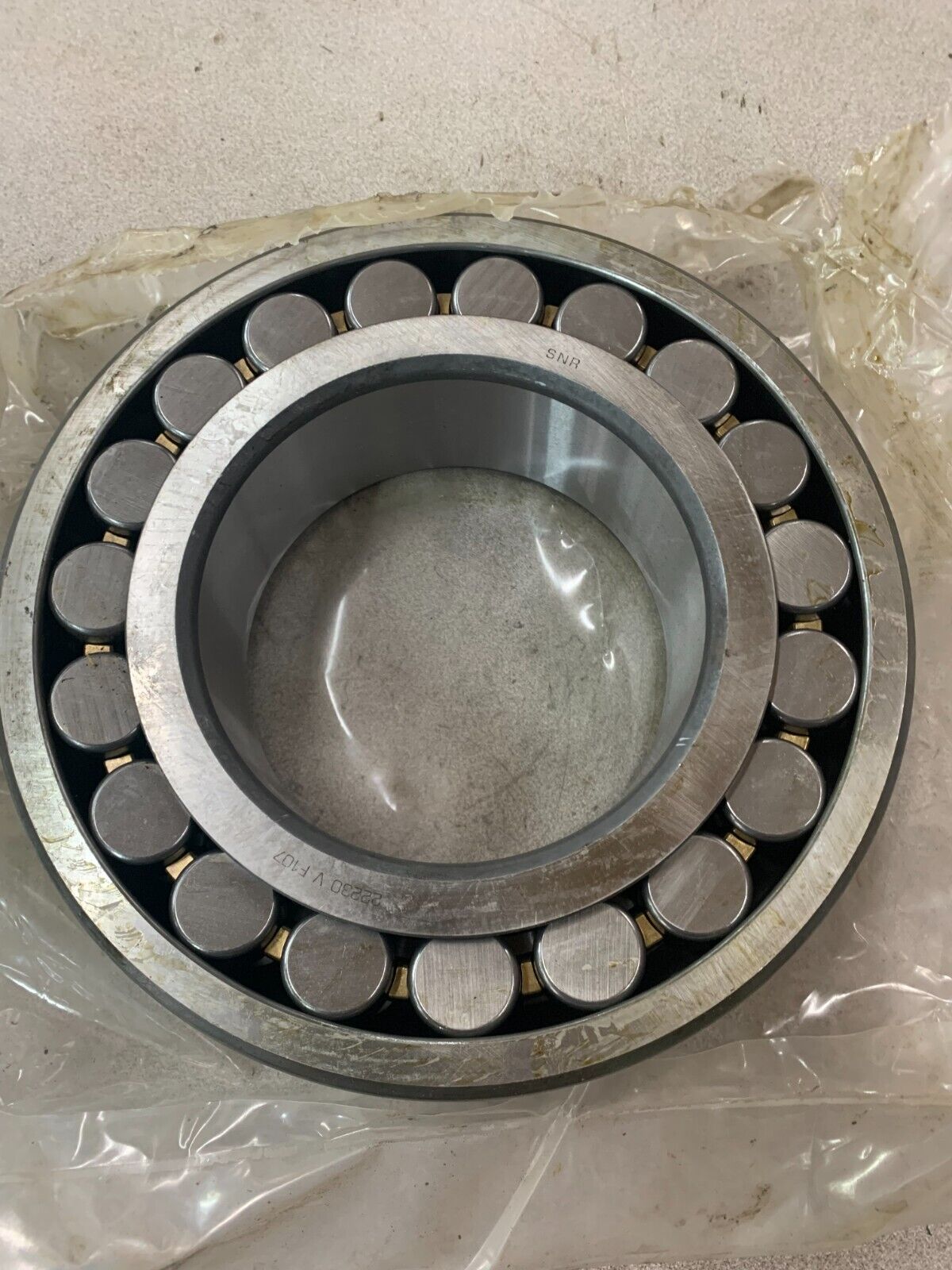 NEW NO BOX SNR 22230 V F107 ROLLER BEARING 22230VF107