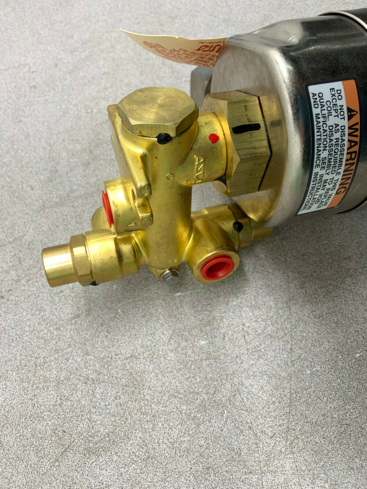 NEW ASCO RED HAT 125VDC. SOLENOID VALVE 3/8" PIPE NPEFK8300383ERU