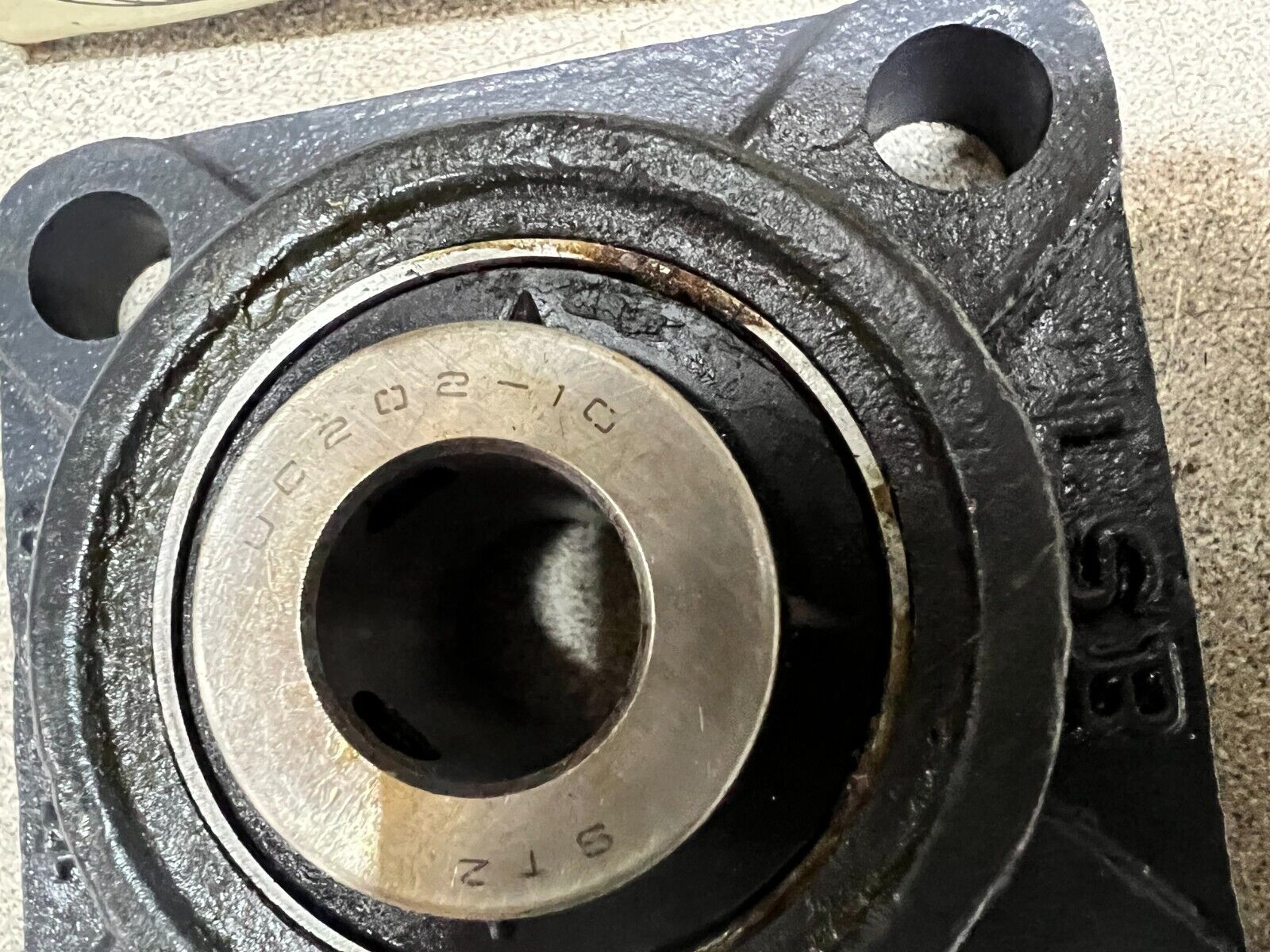 NEW IN BOX IBI FLANGE BEARING UC202-10