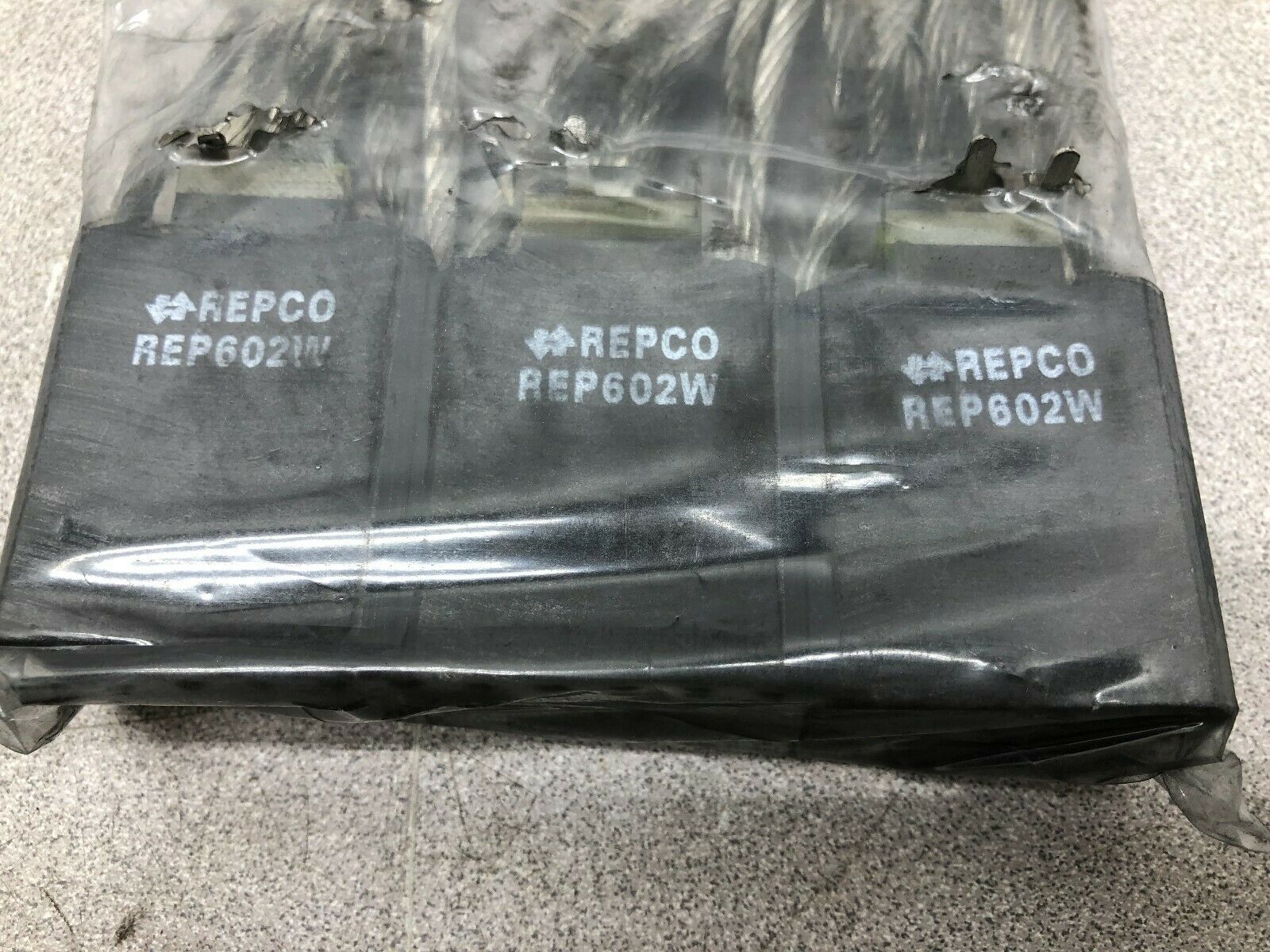 NEW NO BOX (LOT OF 3) REPCO 1" THICK 1 1/2" WIDE 1 3/4" LONG BRUSH REP602W