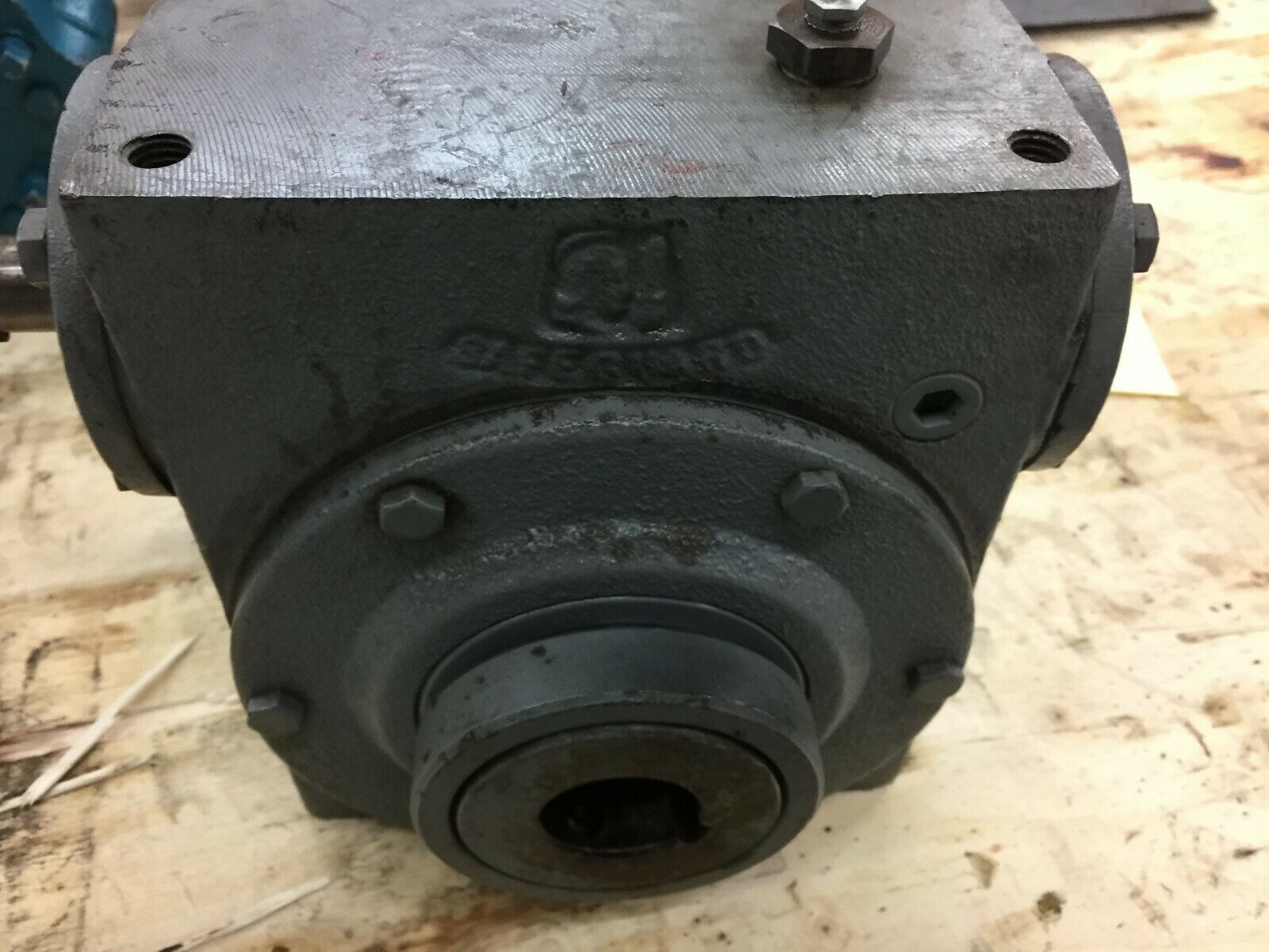 USED HUB CITY MODEL 322 60:1 RATIO ANGLED GEAR REDUCER 02-20-10809-322