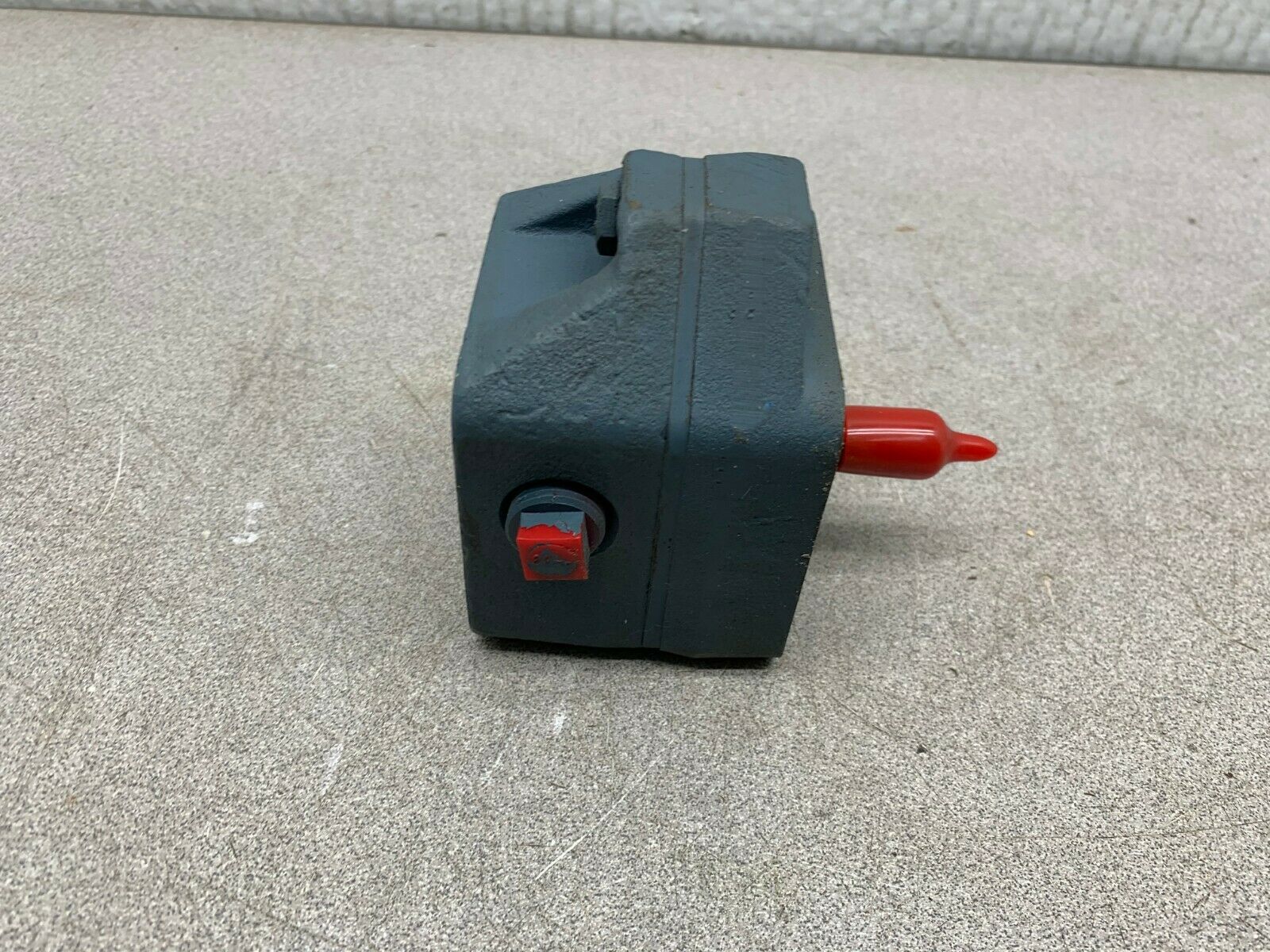 NEW NO BOX TRIAD TECHNOLOGIES HYDRAULIC PART C1