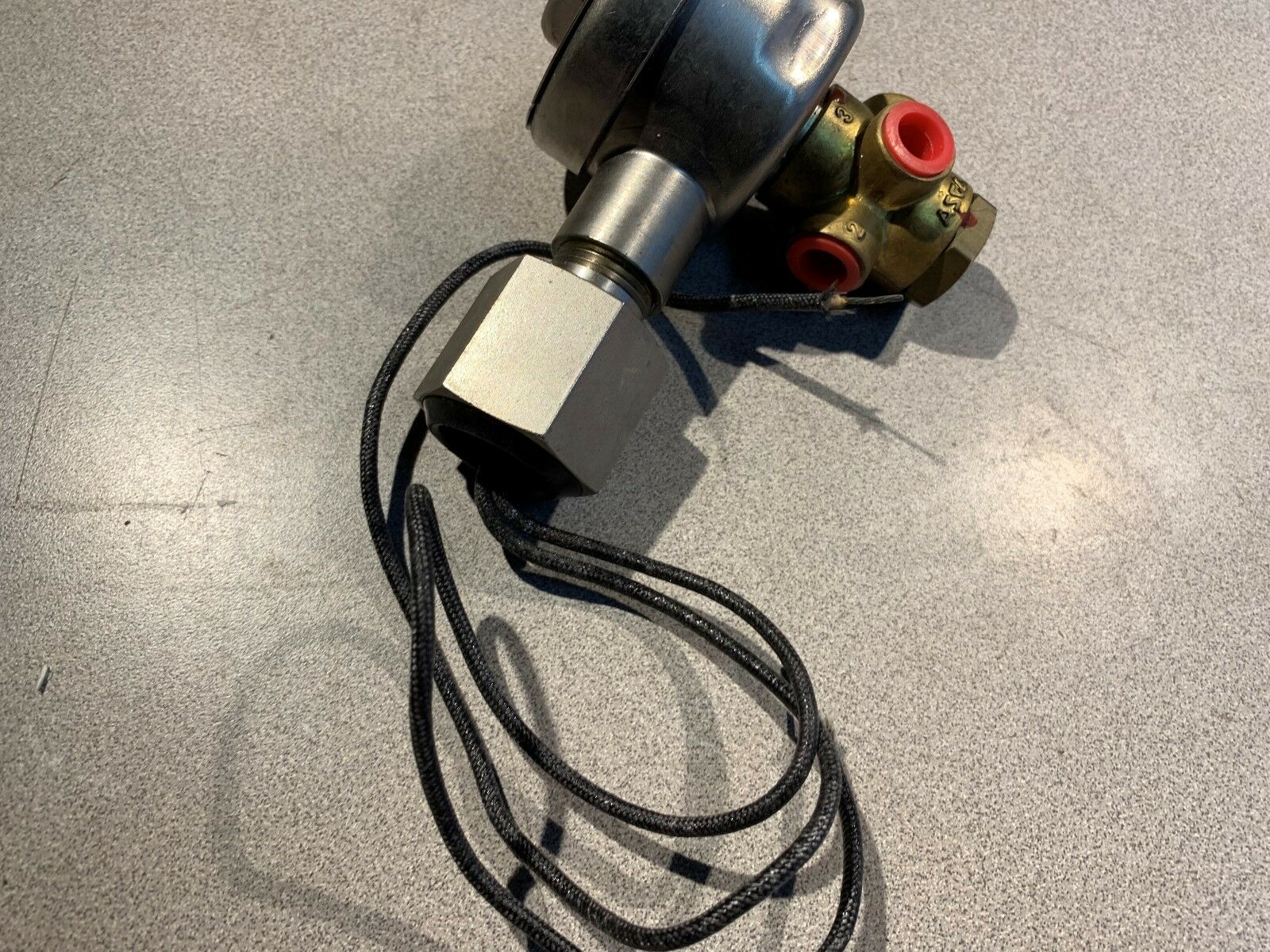 NEW NO BOX ASCO RED HAT SOLENOID VALVE 1/4" PIPE SIZE 120V. COIL NP8320A185V