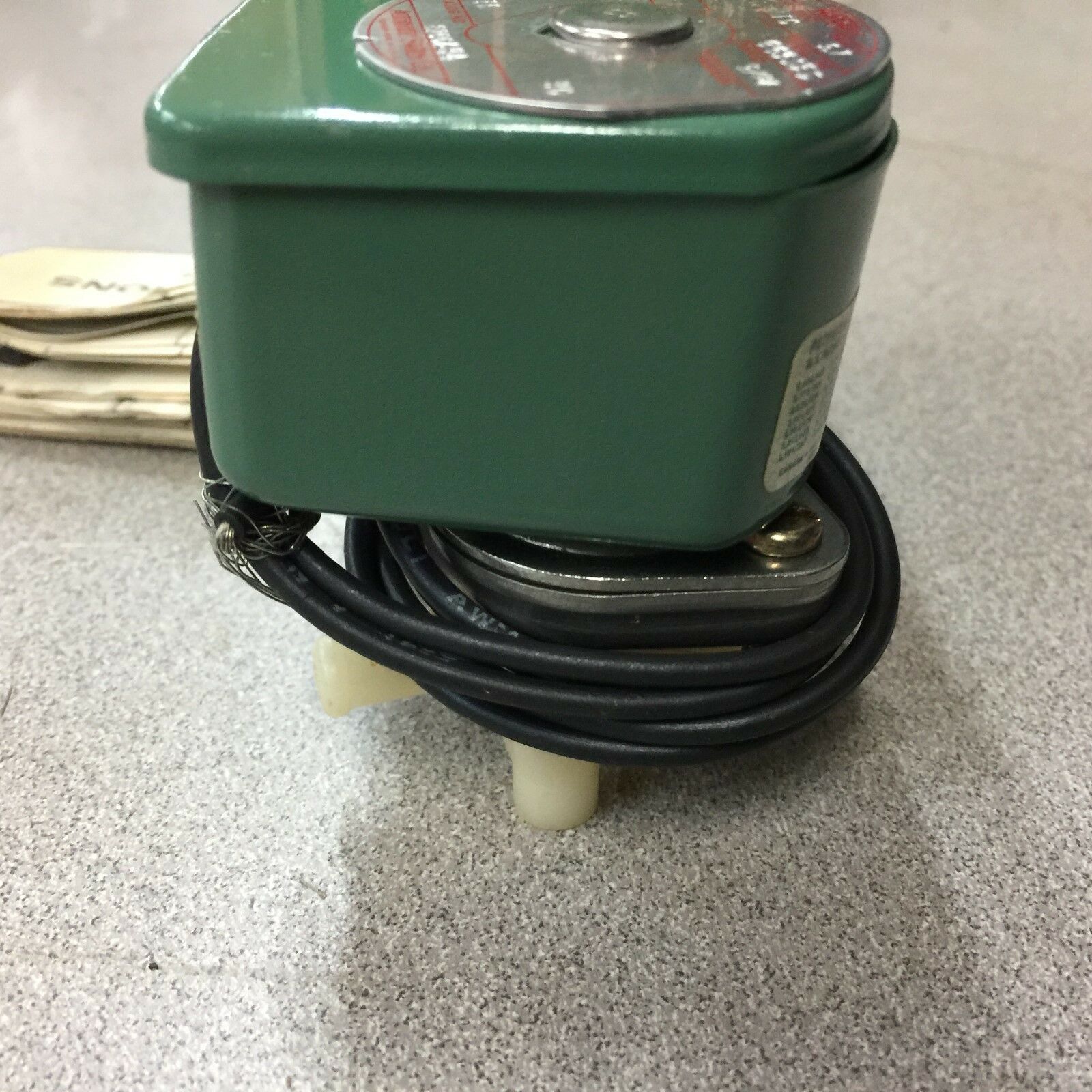 NEW IN BOX ASCO 1/4" 50PSI 12VDC SOLENOID VALVE 8260A54