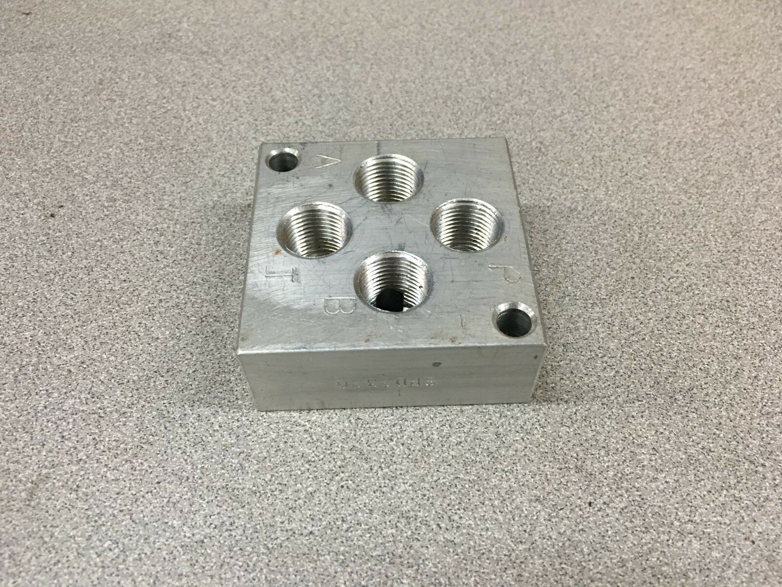 NEW NO BOX SUN HYDRAULICS MANIFOLD SPD2320