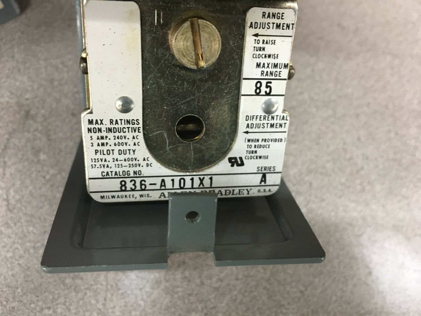NEW NO BOX ALLEN-BRADLEY PRESSURE CONTROL SWITCH 836-A101AX1 SERIES A
