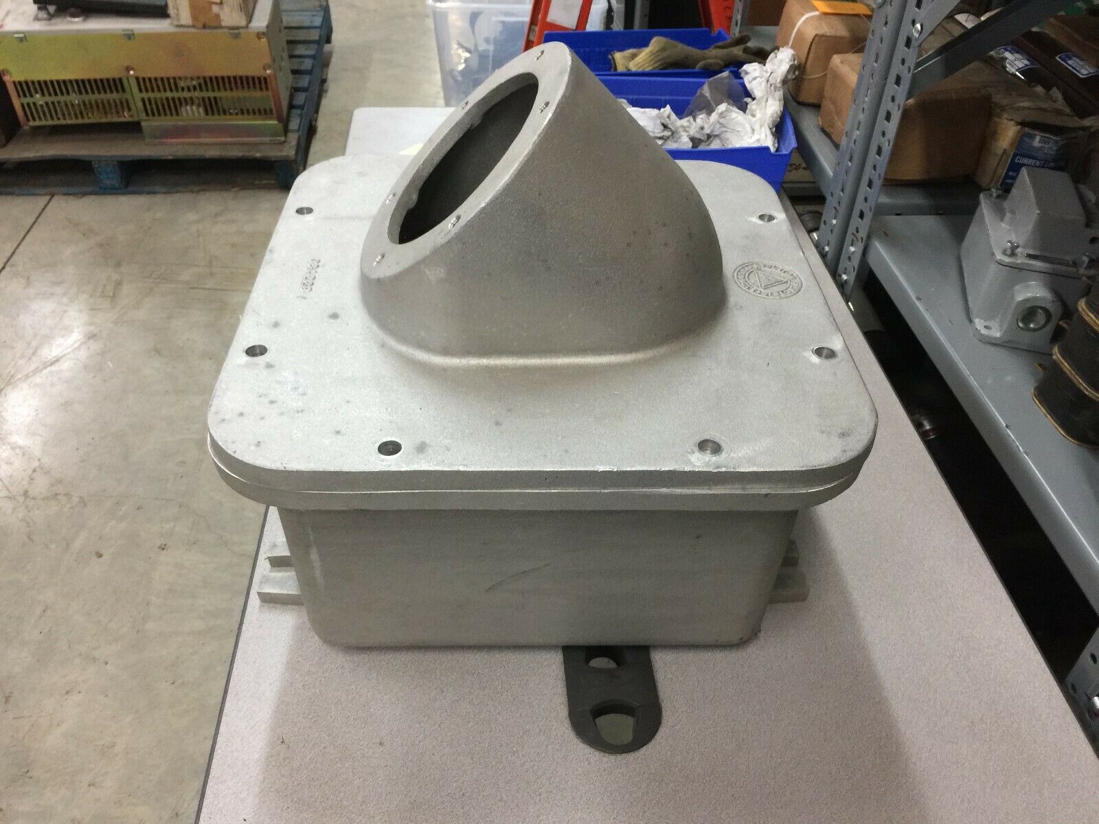 NEW NO BOX APPLETON ANGLED BACK BOX 304234 / 304228