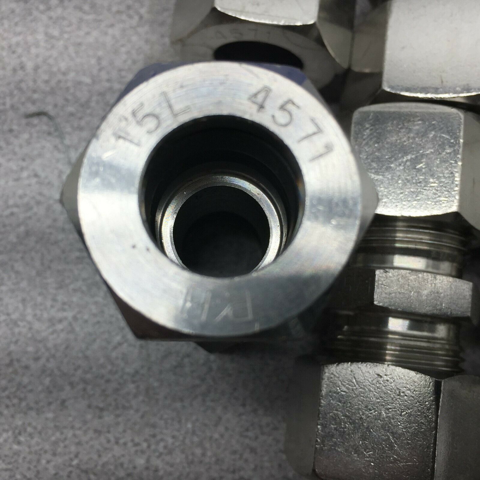 NEW NO BOX (LOT OF 11) PH M15 X M15 FEMALE TUBE CONNECTOR 15L-4571