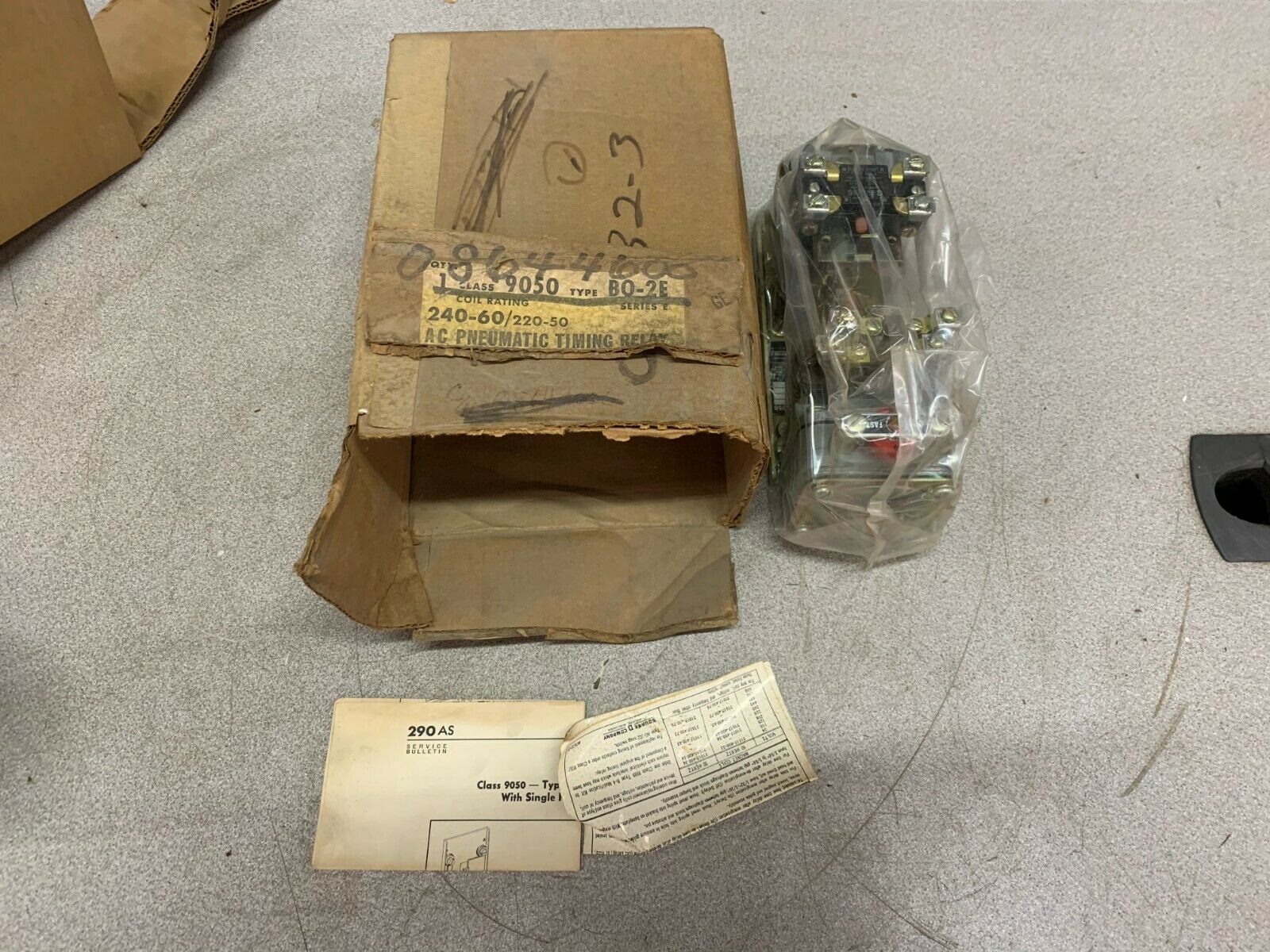NEW IN BOX SQUARE D 120VAC 9050 B0-2E PNEUMATIC TIMING RELAY 9050 BO-2E