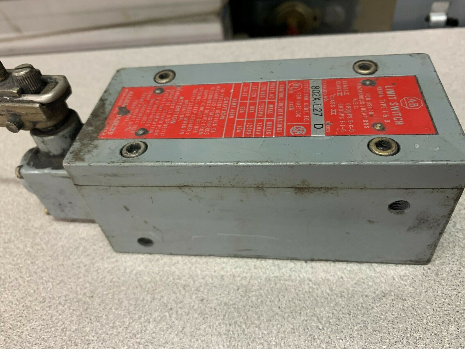 USED ALLEN BRADLEY LIMIT SWITCH 802X-L27