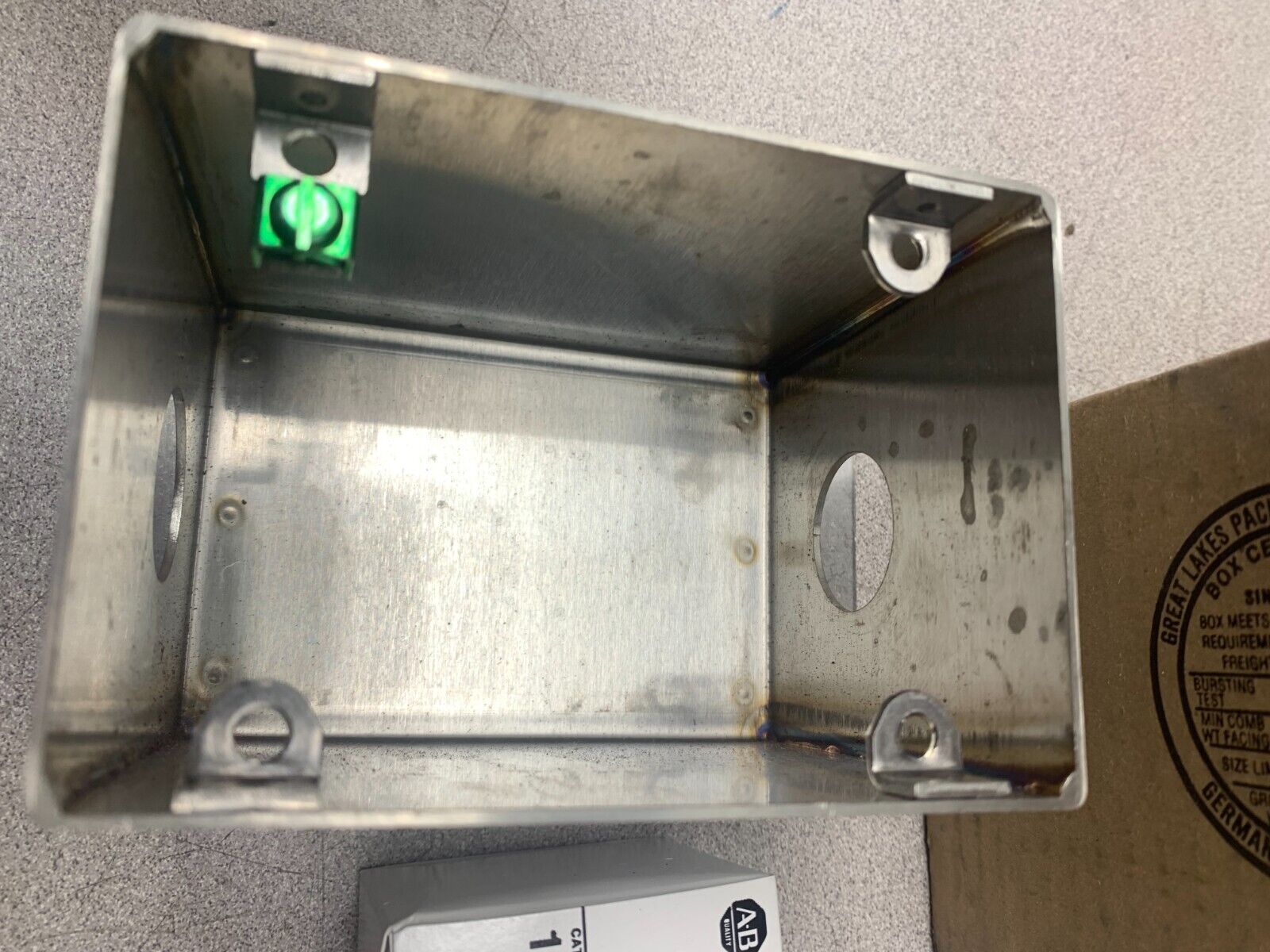 NEW IN BOX ALLEN-BRADLEY SEALED CONTACT SELECTOR SWITCH 800R-R3HA4TLM1 SERIES A