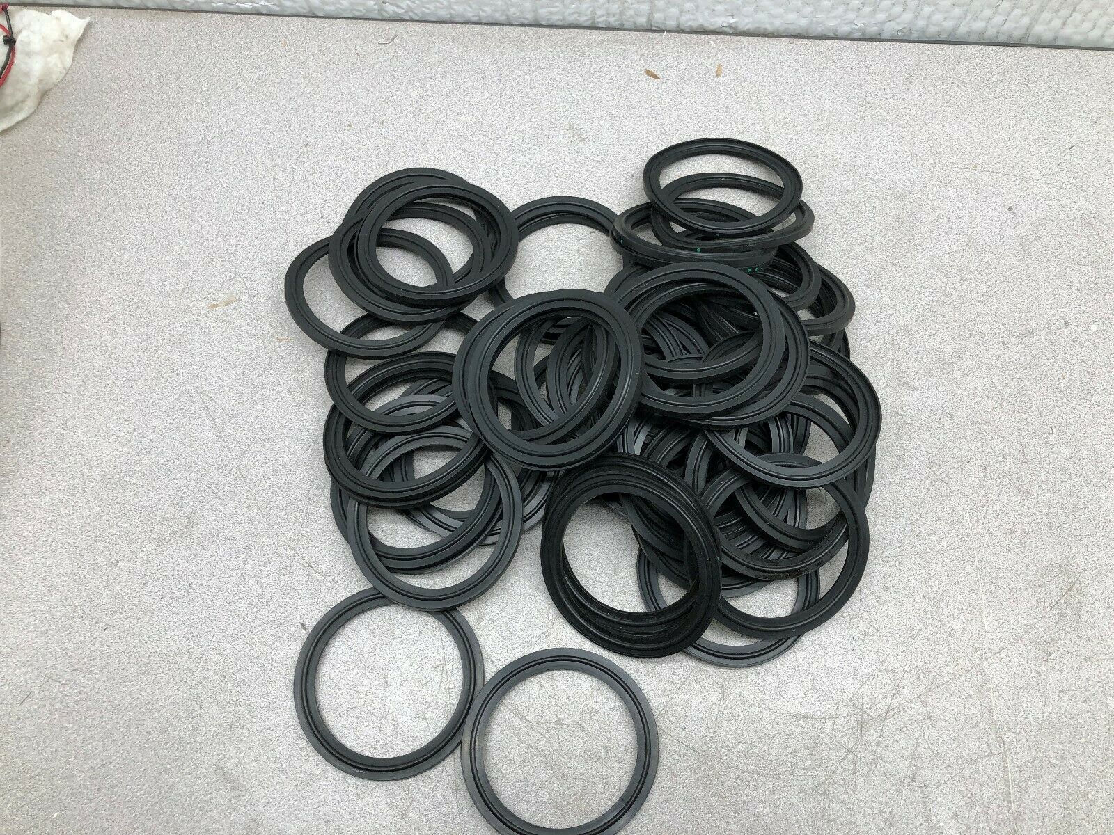 NEW NO BOX KAESTNER (LOT OF 55) GASKET FLANGED CLAMP 40MPF-E-2