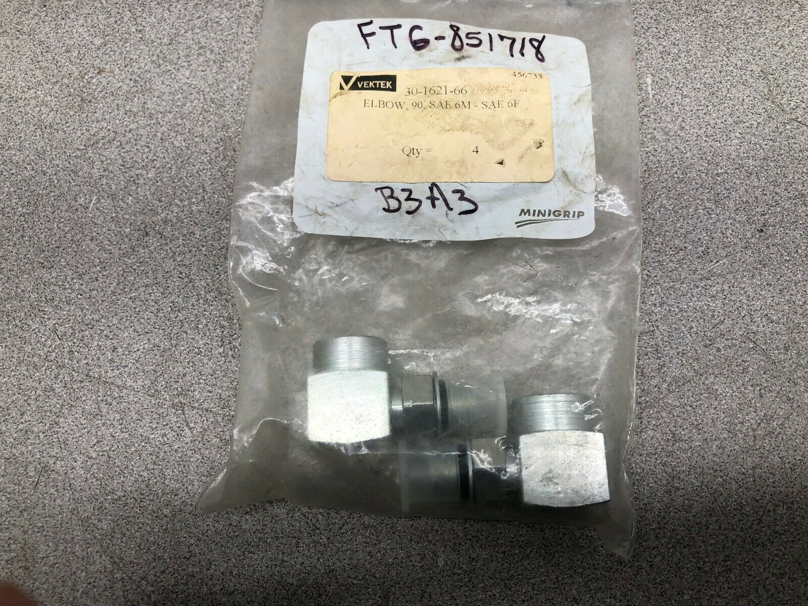 NEW NO BOX (LOT OF 2) VEKTEK SAE-6M SAE-6F 90 DEG ELBOW 30-1621-66