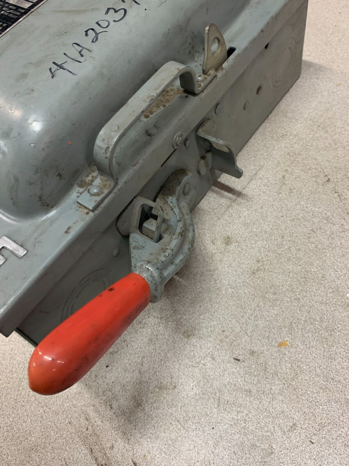 NEW NO BOX GENERAL ELECTRIC 2 POLE 60AMP 600V. DISCONNECT SWITCH TC36262