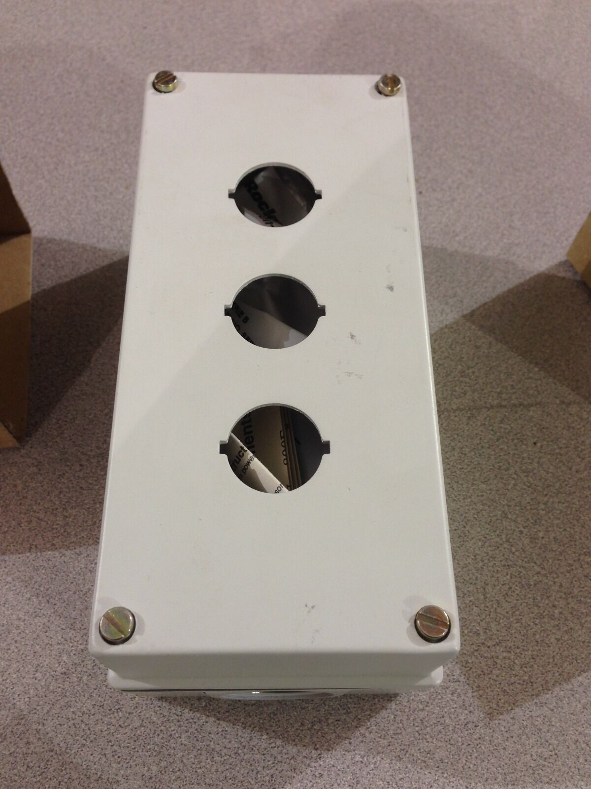 NEW IN BOX ALLEN-BRADLEY PUSH BUTTON METAL ENCLOSURE 800E-3L SER A (C8)