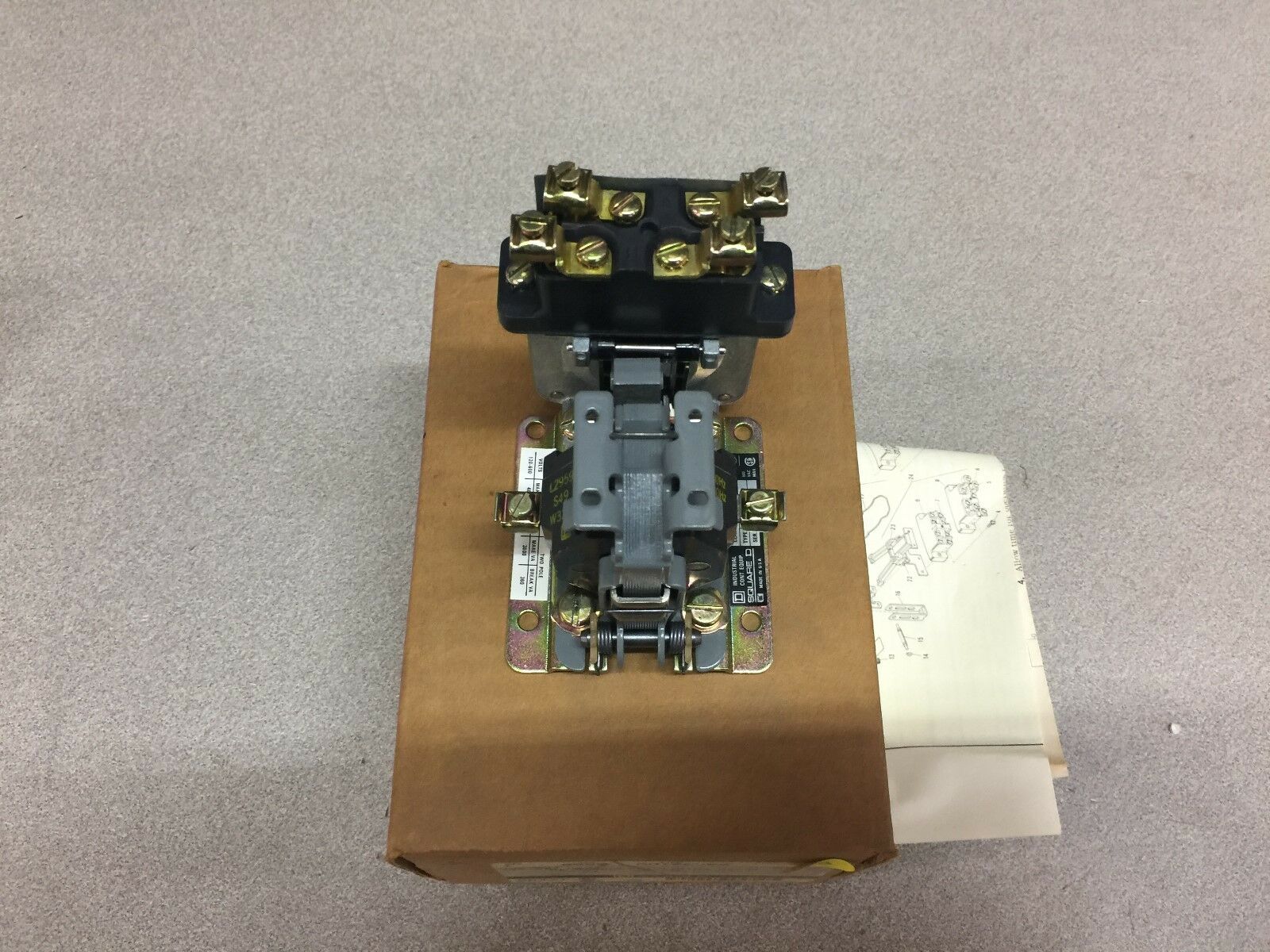 NEW IN BOX SQUARE D 120VAC PNEUMATIC TIMING RELAY A010EV02