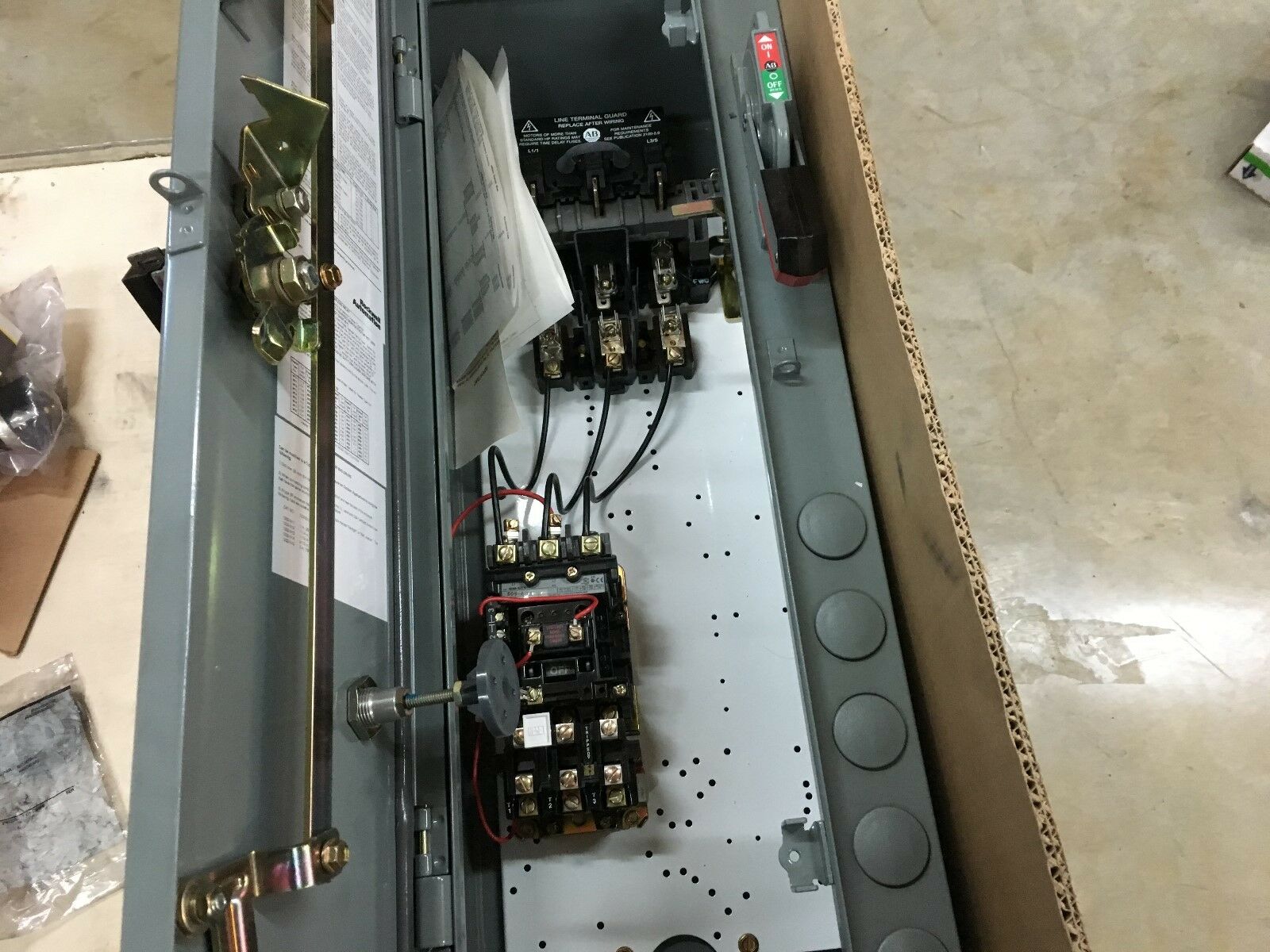 NEW IN BOX ALLEN-BRADLEY SIZE 0 COMBINATION STARTER 512-ADA-24 SERIES 1