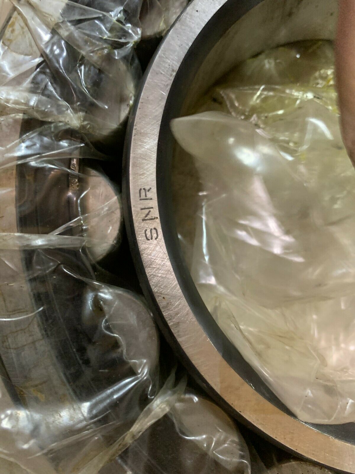 NEW NO BOX SNR CYLINDRICAL ROLLER BEARING NU224E F24