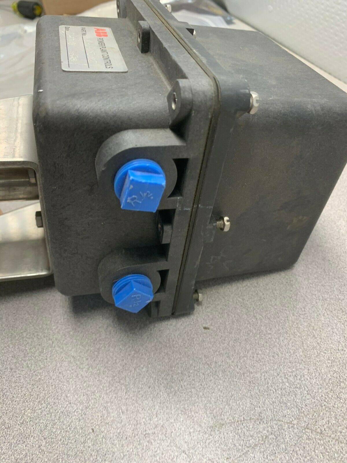 NEW NO BOX ABB 1" STAINLESS STEEL BALL VALVE WITH ACTUATOR A94M2WJ