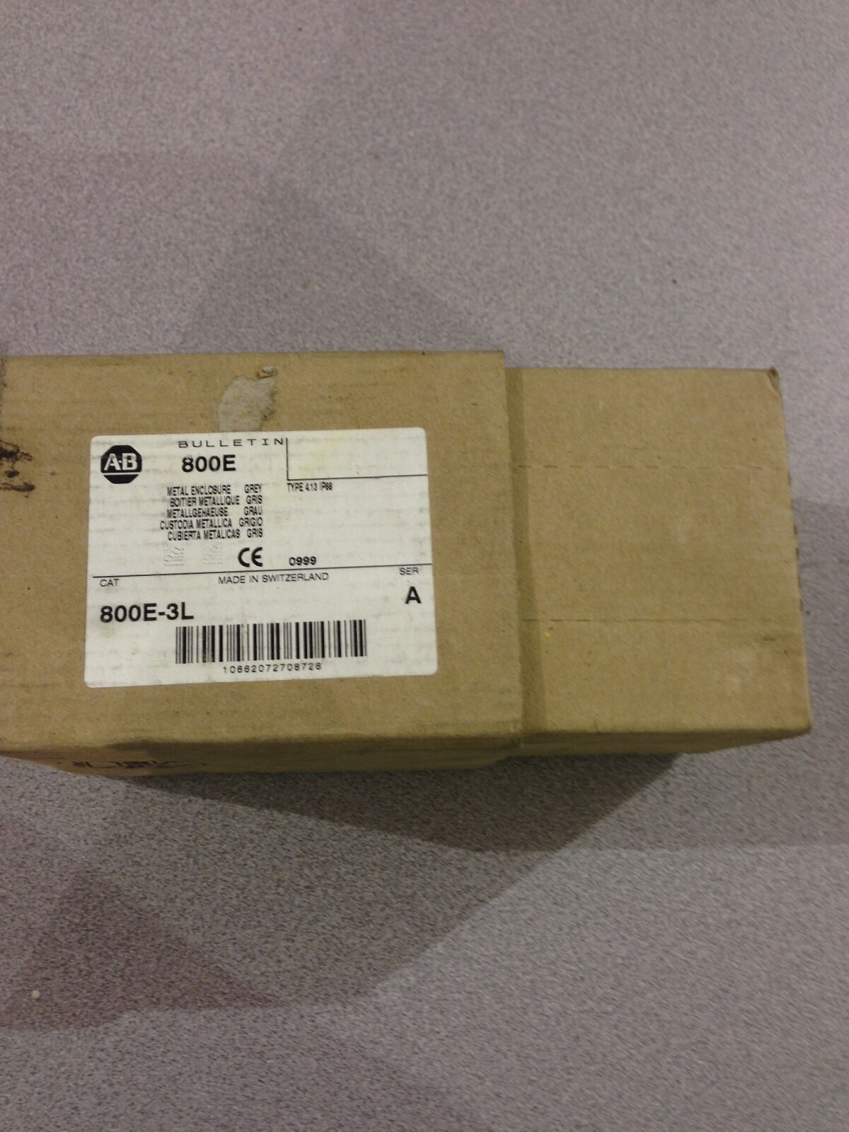 NEW IN BOX ALLEN-BRADLEY PUSH BUTTON METAL ENCLOSURE 800E-3L SER A (C8)