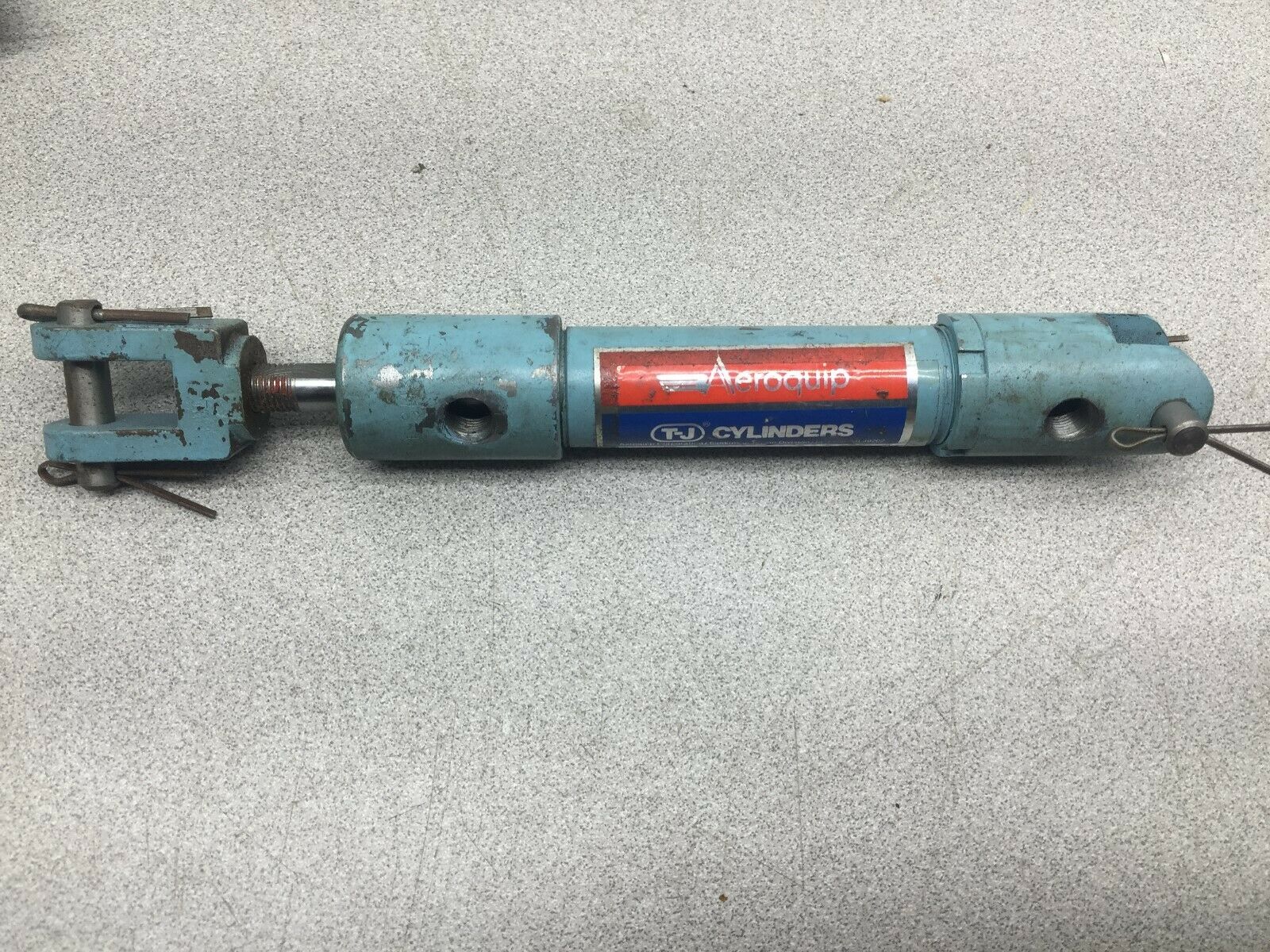 USED AEROQUIP PNEUMATIC CYLINDER DUAL ACTION AA722137