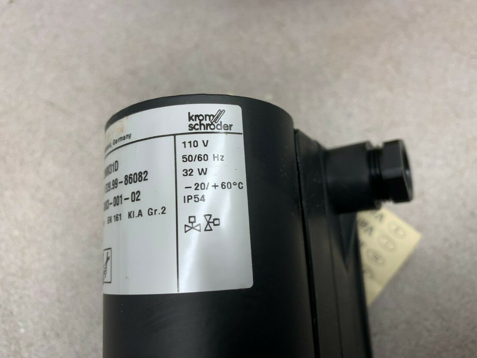 NEW IN BOX KROM SCHRODER GAS SOLENOID VALVE VG 15 R02NM31D