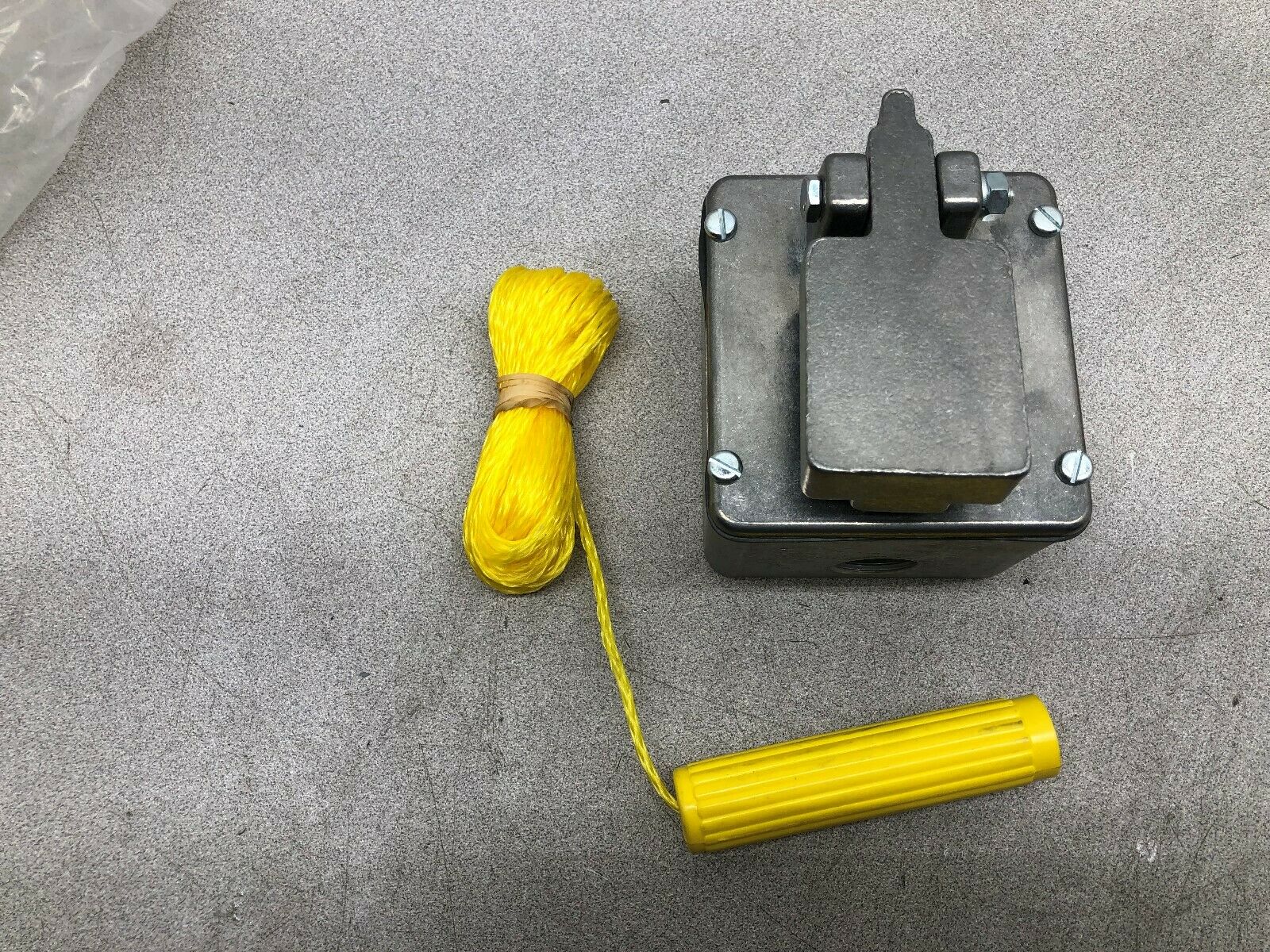 NEW NO BOX GLEASON PILOT DUTY 240 VAC PULL SWITCH CP-1