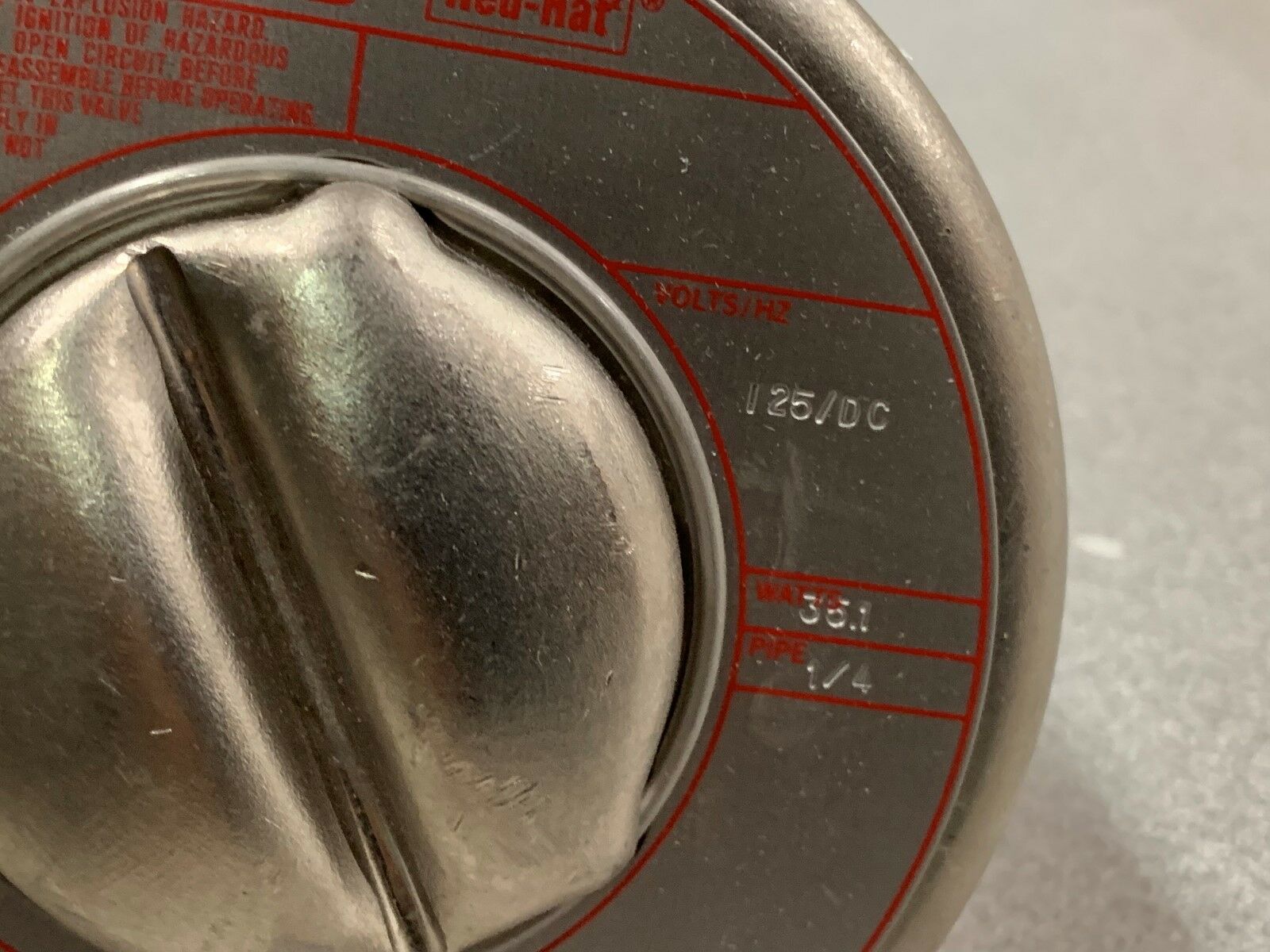 NEW NO BOX ASCO RED HAT SOLENOID VALVE 1/4" PIPE SIZE 125VDC COIL 2063813RF