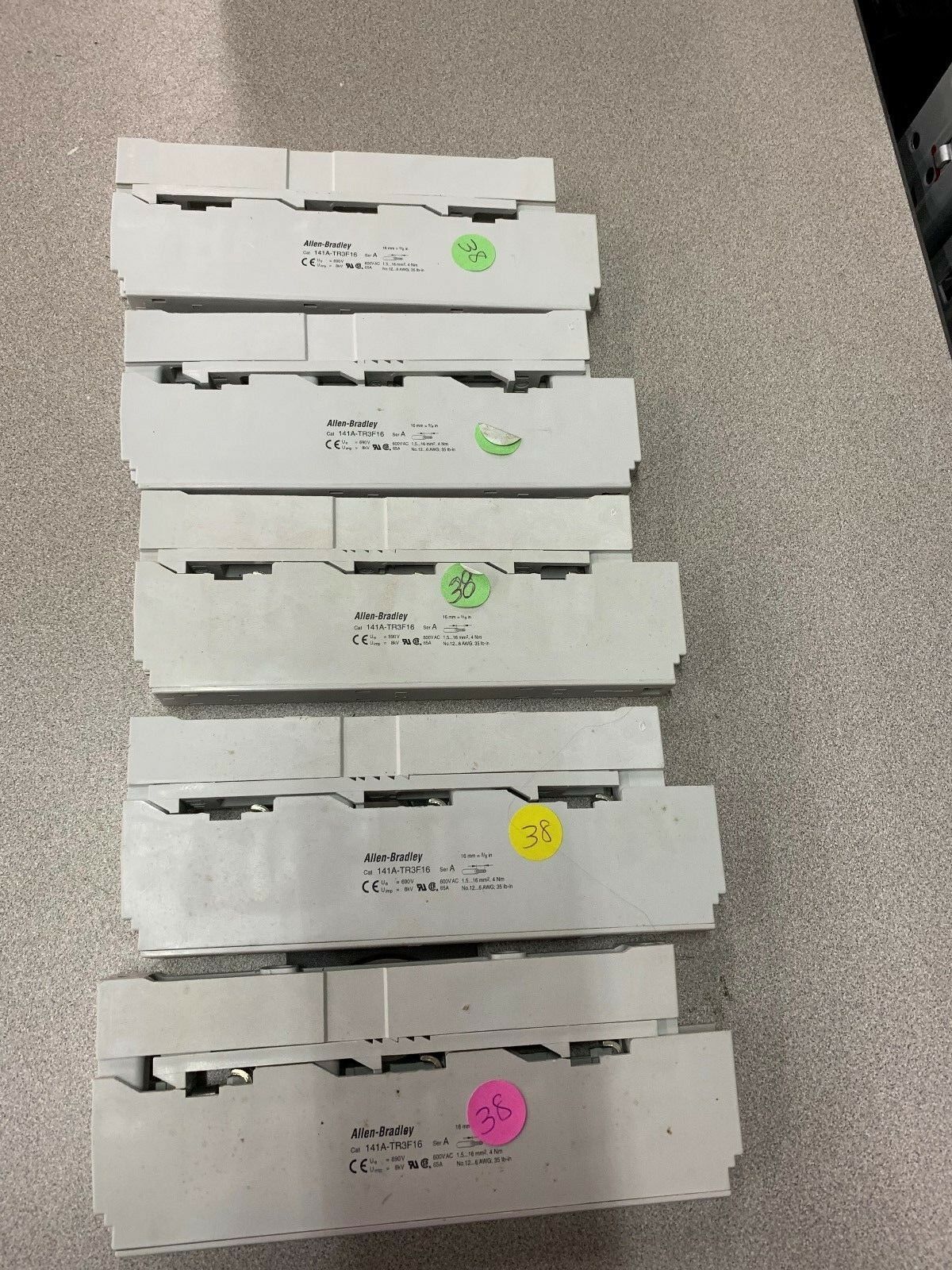 NEW IN BOX LOT OF 5 ALLEN BRADLEY FEDERAL BUSBAR SUPPORT 141A-TR3F16 SERIES A
