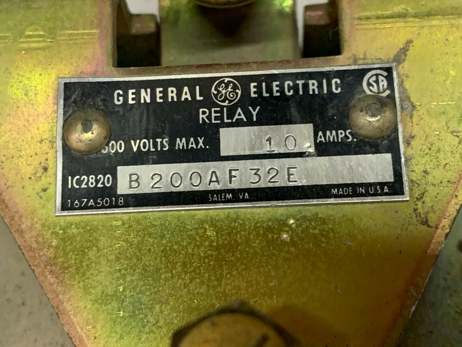 NEW NO BOX GENERAL ELECTRIC RELAY IC2820B200AF32E WITH COIL 22D14G24A