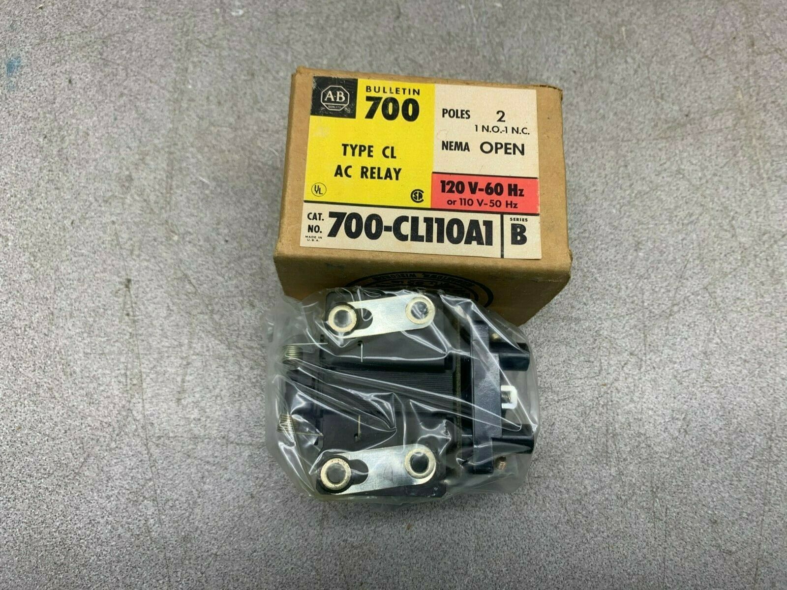 NEW IN BOX ALLEN BRADLEY RELAY 700-CL110A1 SERIES B
