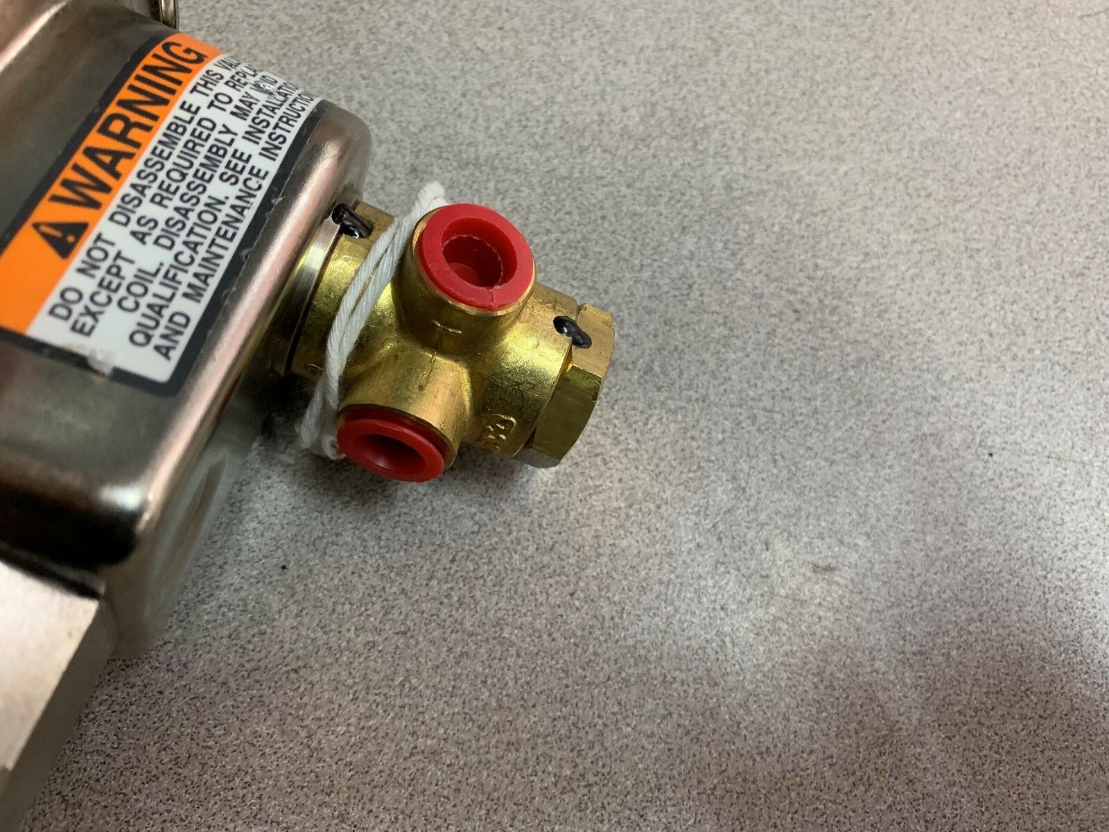 NEW NO BOX ASCO NUCLEAR 120V. SOLENOID VALVE 1/4" PIPE SIZE NPK8320A184V