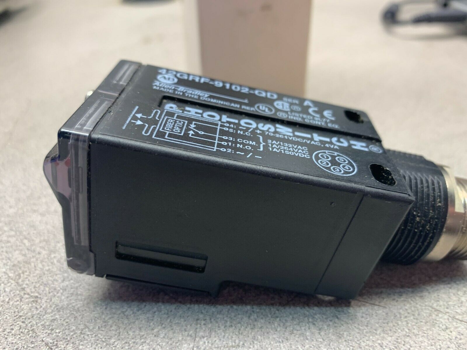 NEW IN BOX ALLEN BRADLEY SENSOR 42GRF-9102-QD SERIES A