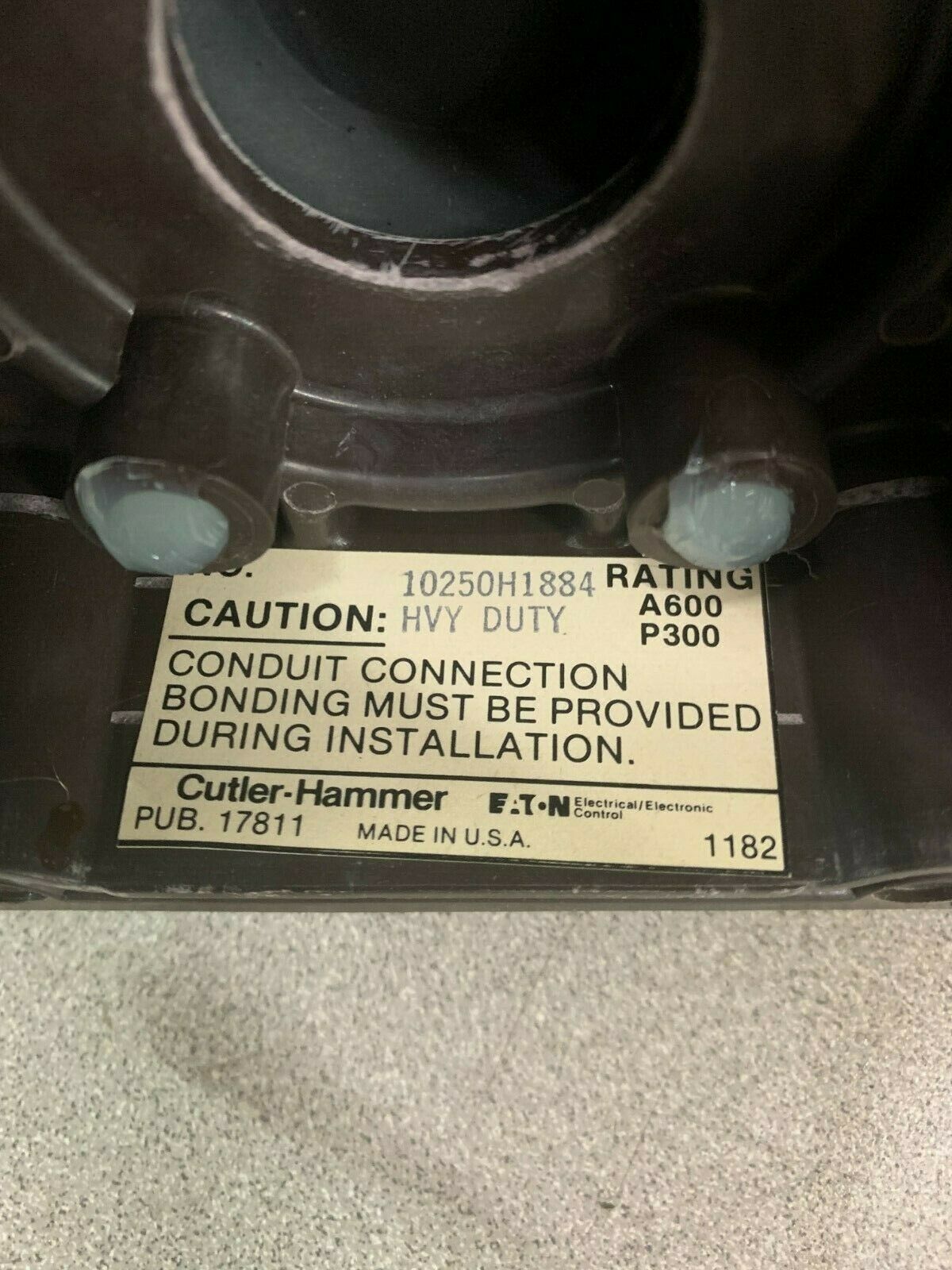 NEW NO BOX CUTLER-HAMMER HEAVY DUTY PUSHBUTTON STATION 10250H1884