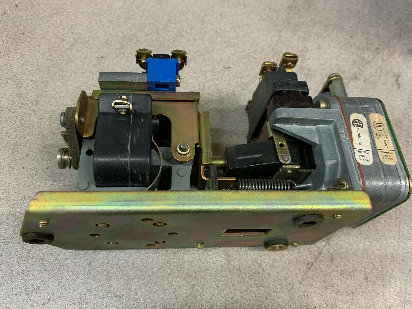 NEW NO BOX SQUARE D RELAY 9050 B02E SERIES E