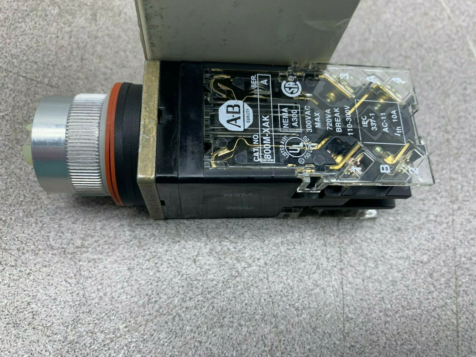 NEW IN BOX ALLEN BRADLEY SELECTOR SWITCH 800MR-JH2KBK