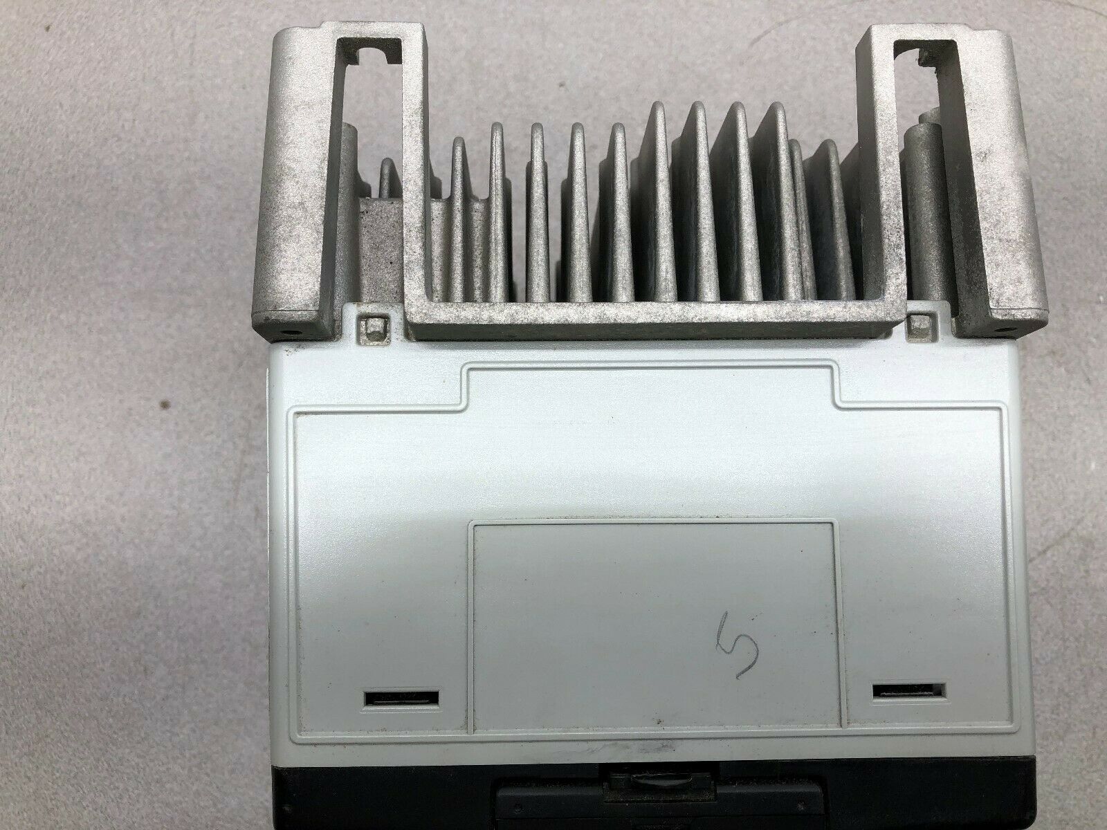 USED ALLEN BRADLEY POWERFLEX 70 2 HP 240 VAC 3 PH 0-400 HZ FREQUENCY DRIVE 20AB6