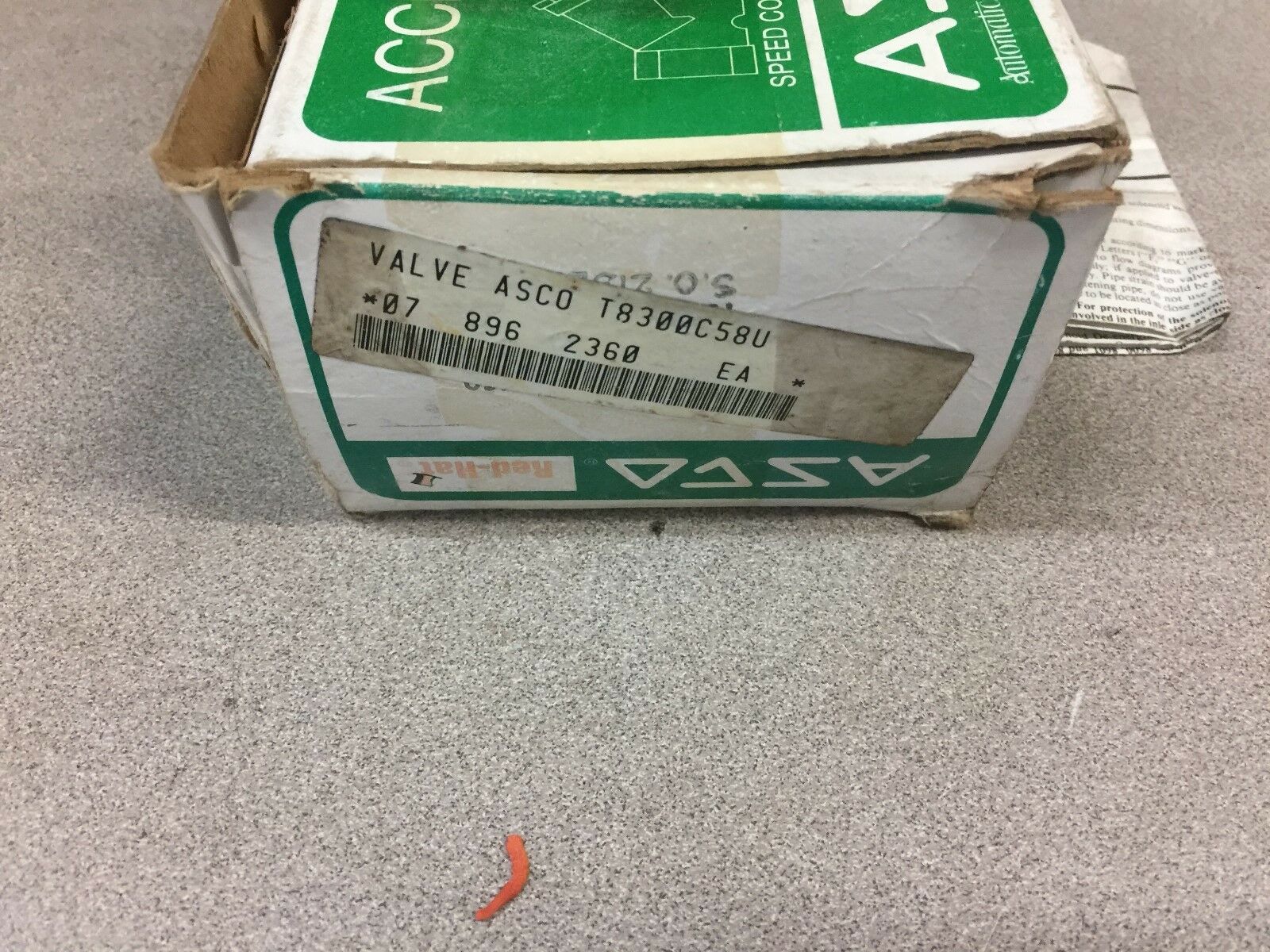 NEW IN BOX ASCO 1/4"NPT 120VAC 150PSIG SOLENOID VALVE T 8300D58U