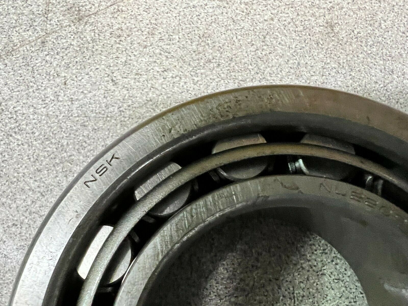 NEW IN BOX NSK NU2209C3 2209 CYLINDRICAL ROLLER BEARING NU2209WC3