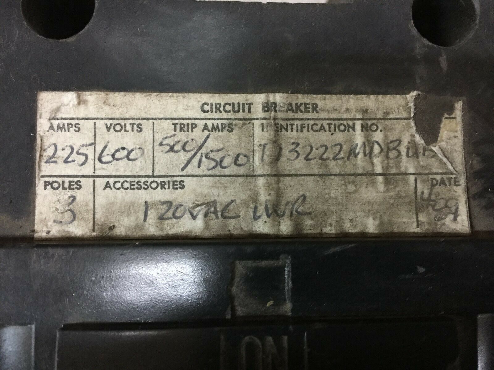 USED GE 225AMP 3POLE 600VAC 250VDC 120VAC UVR 500-1500 TRIP TAJ34FMD